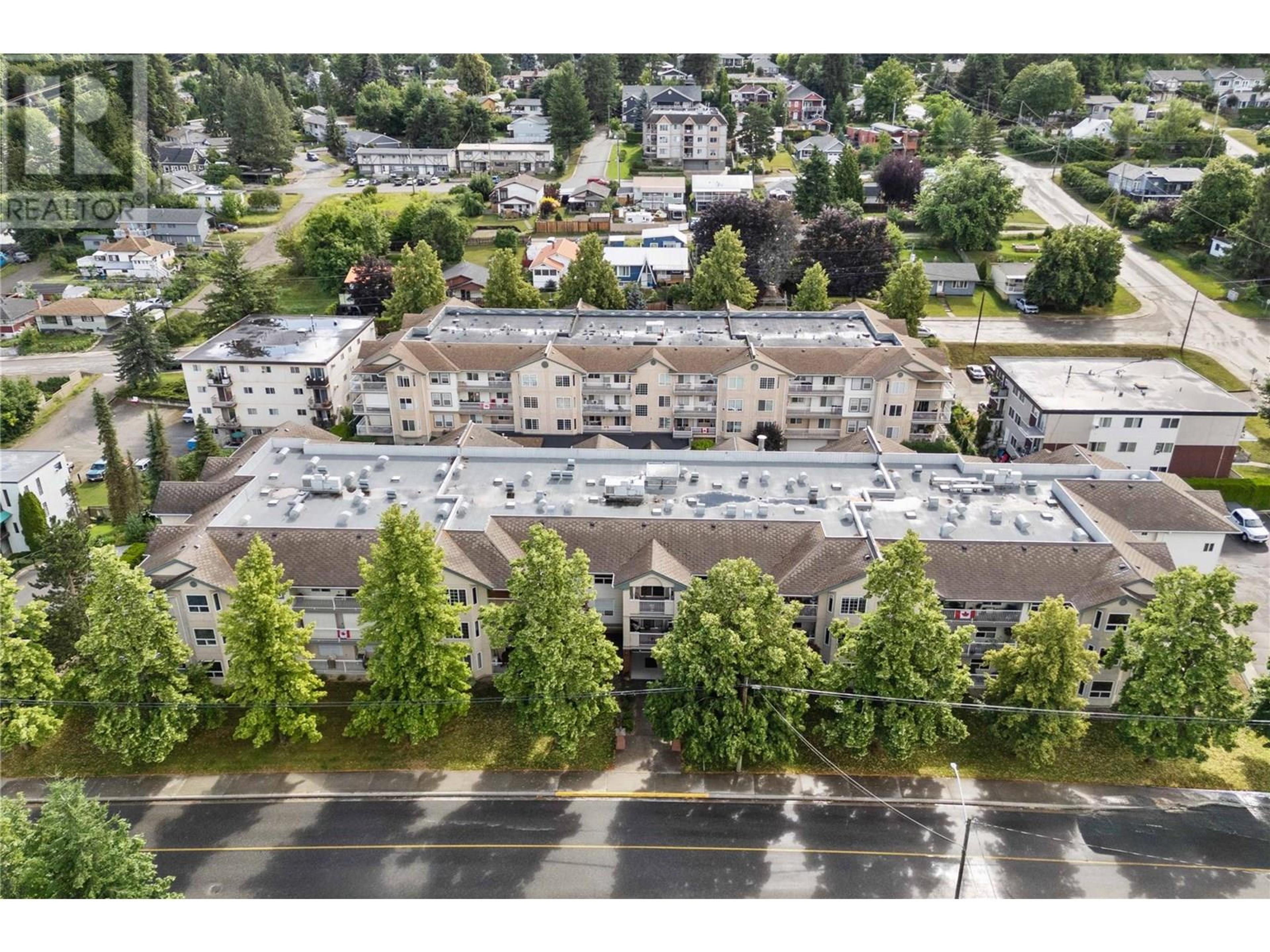 250 5 Street SE, Salmon Arm - Exteriors - Full Complex View, Drone/Aerial View - Photo 4
