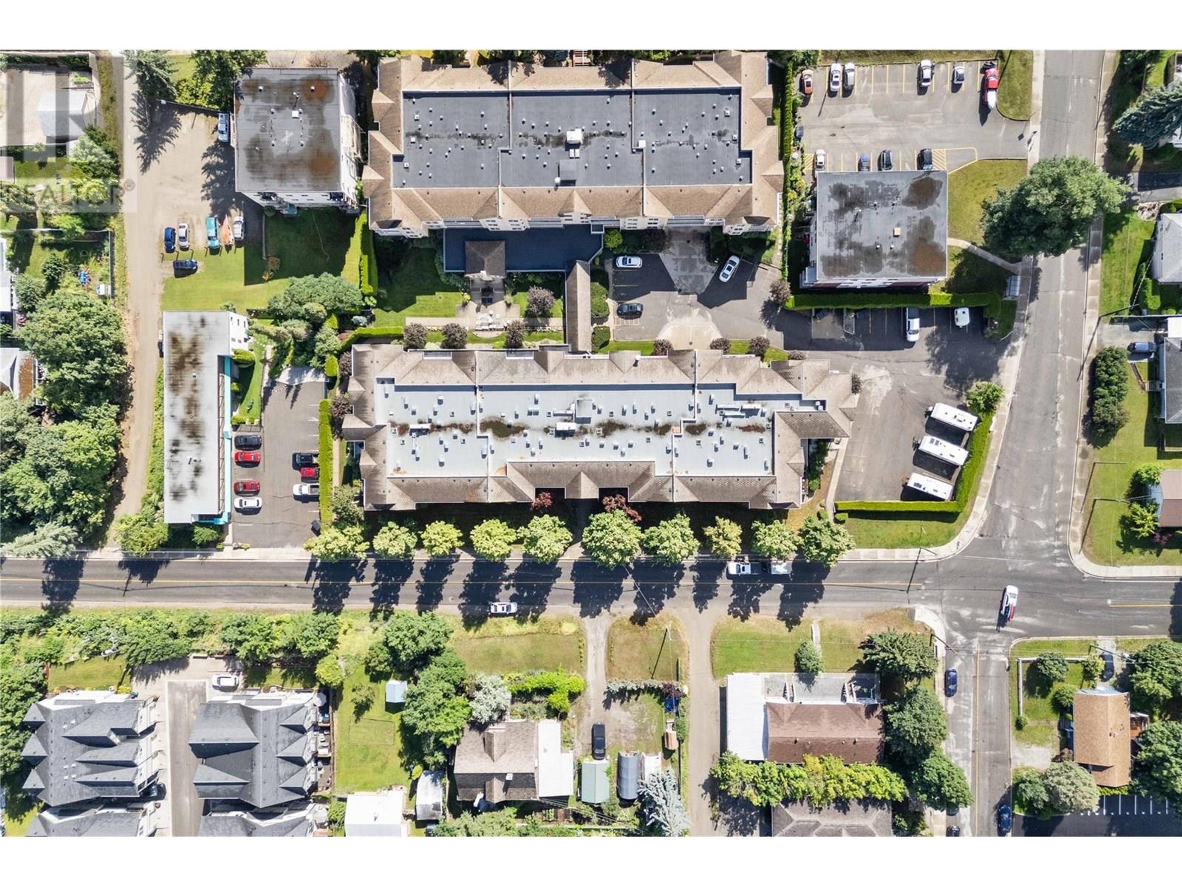 250 5 Street SE, Salmon Arm - Exteriors - Full Complex View, Drone/Aerial View - Photo 10