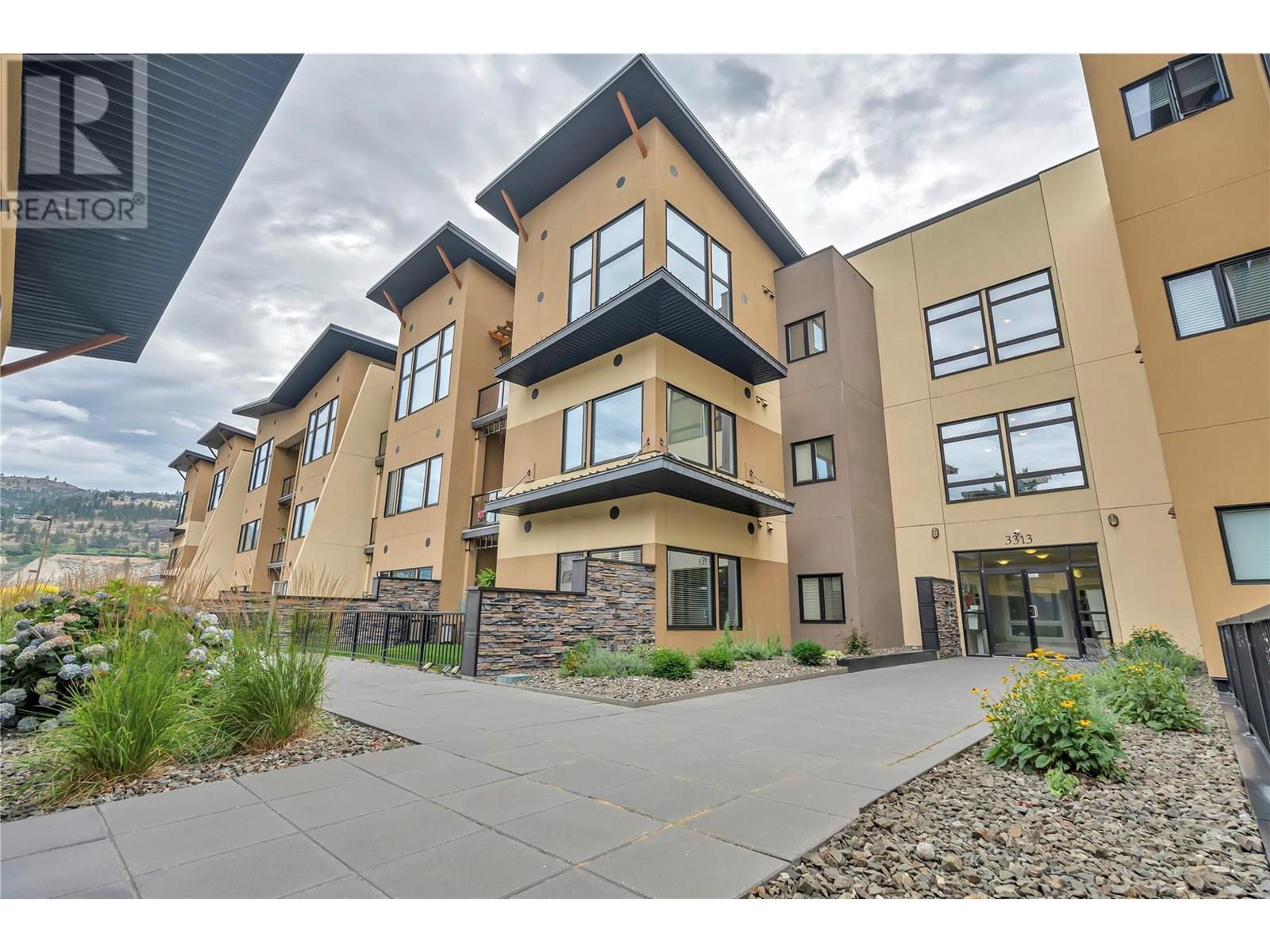 3313 Wilson Street, Penticton - Exteriors - Full Complex View - Photo 3