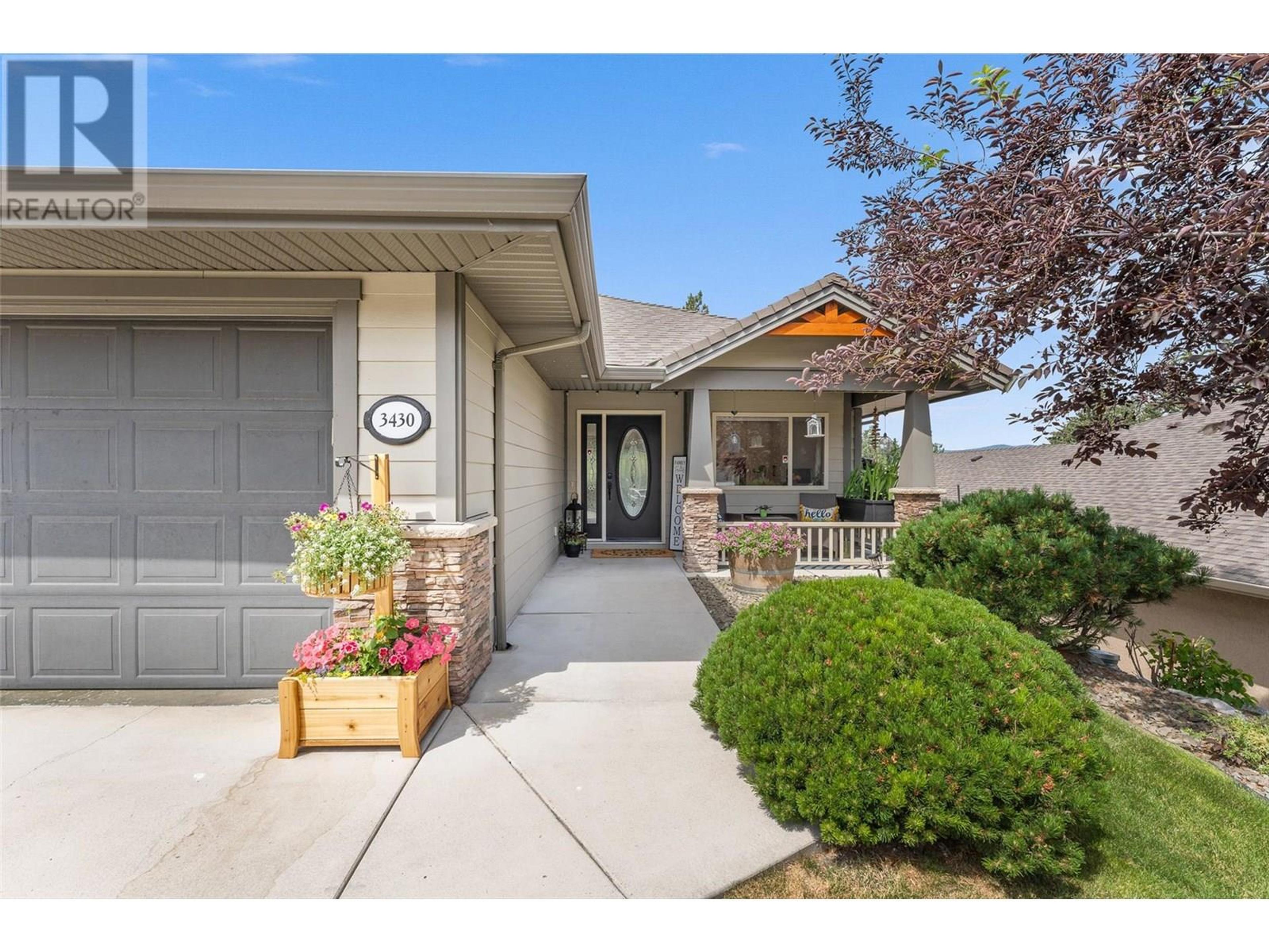 3492 Camelback Drive, Kelowna - Exteriors - Photo 2