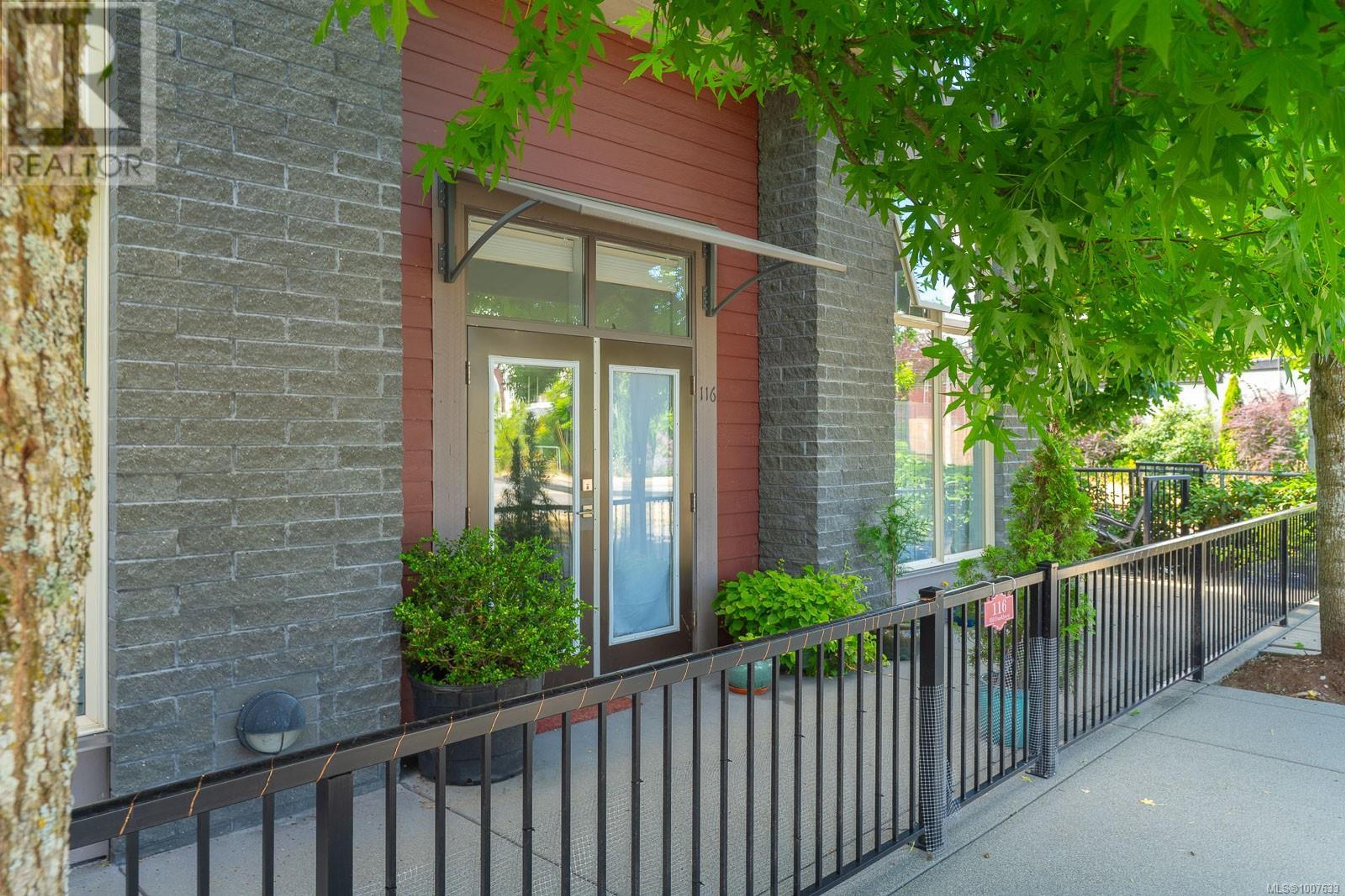 555 Franklyn St, Nanaimo - Exteriors - Photo 6