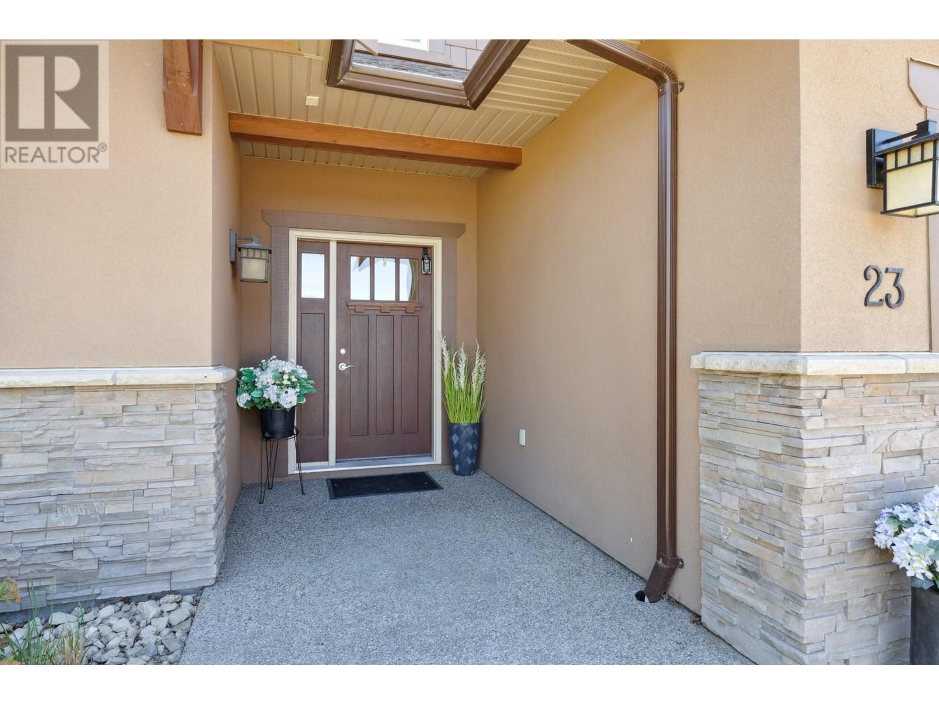 2450 Selkirk Drive, Kelowna - Exteriors - Photo 4