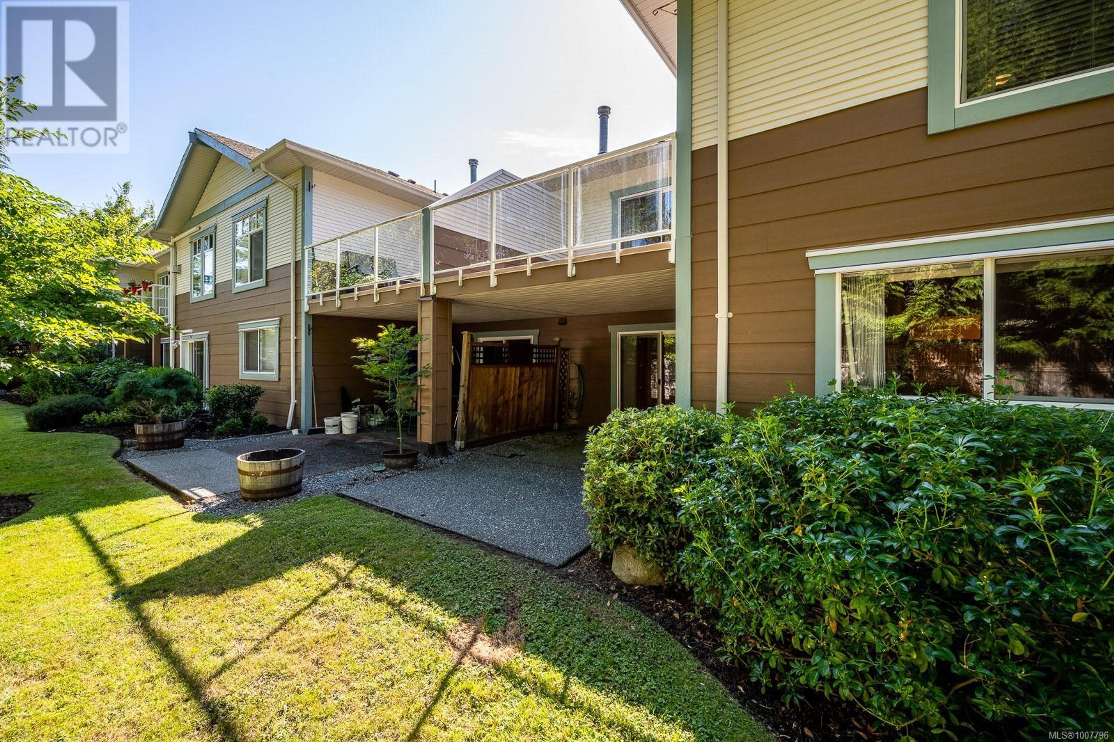 1220 Guthrie Rd, Comox - Exteriors - Photo 3