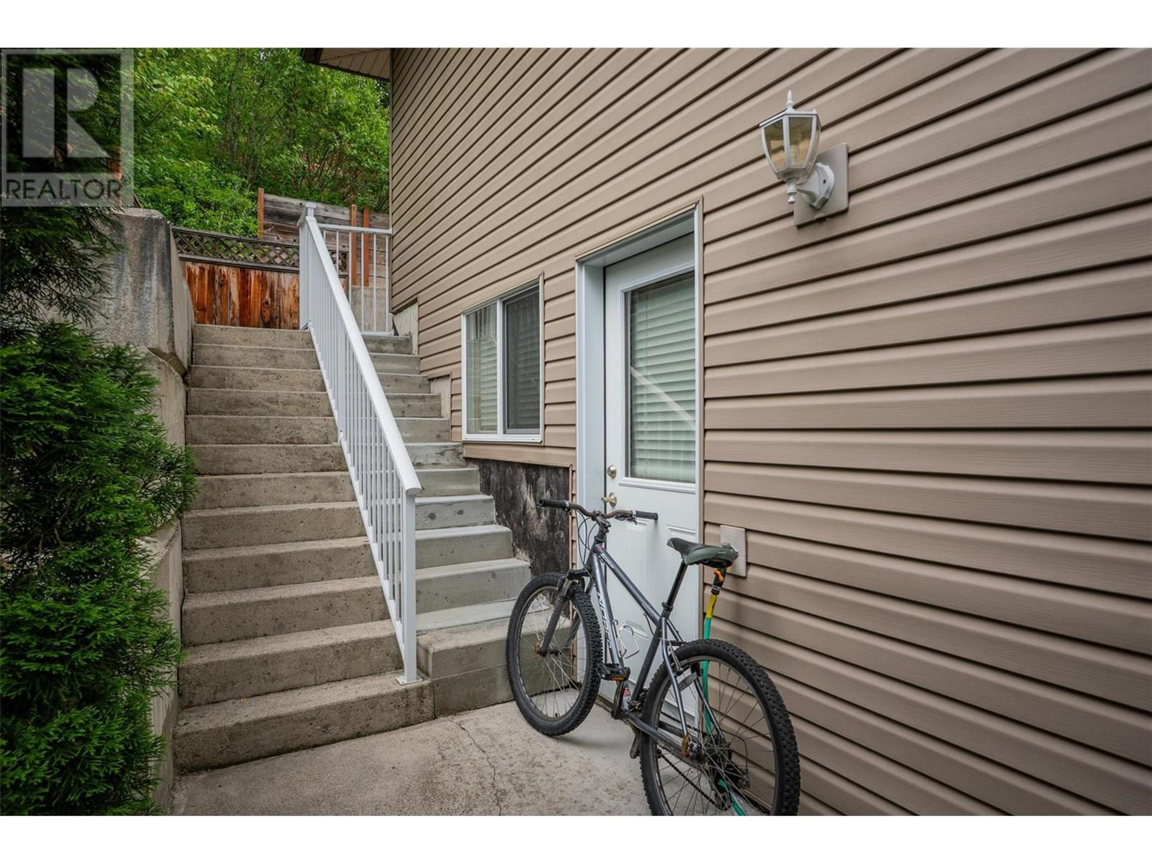 A-673 11th Ave Avenue, Castlegar - Exteriors - Photo 7
