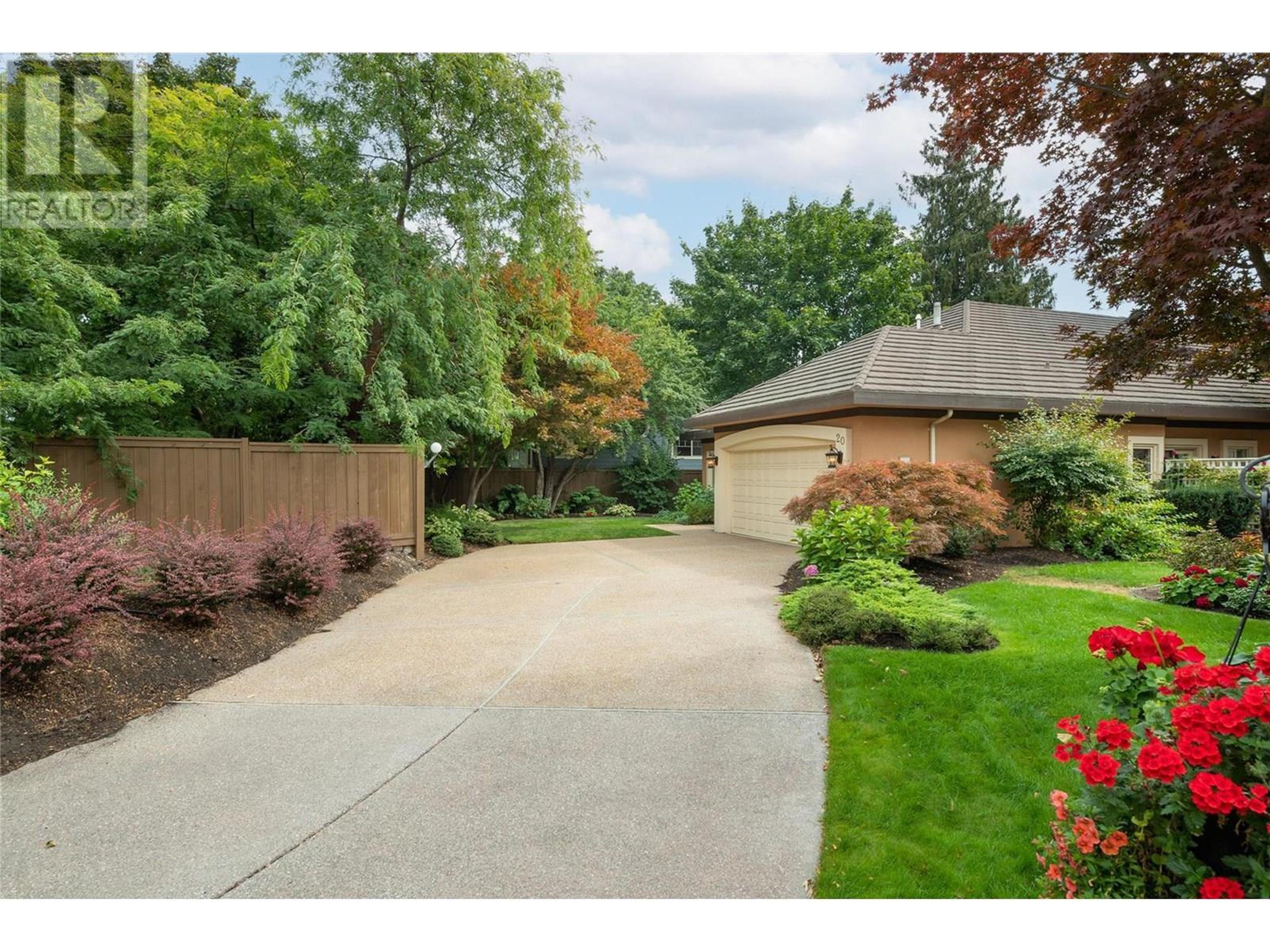 2368 Abbott Street, Kelowna - Exteriors - Photo 2