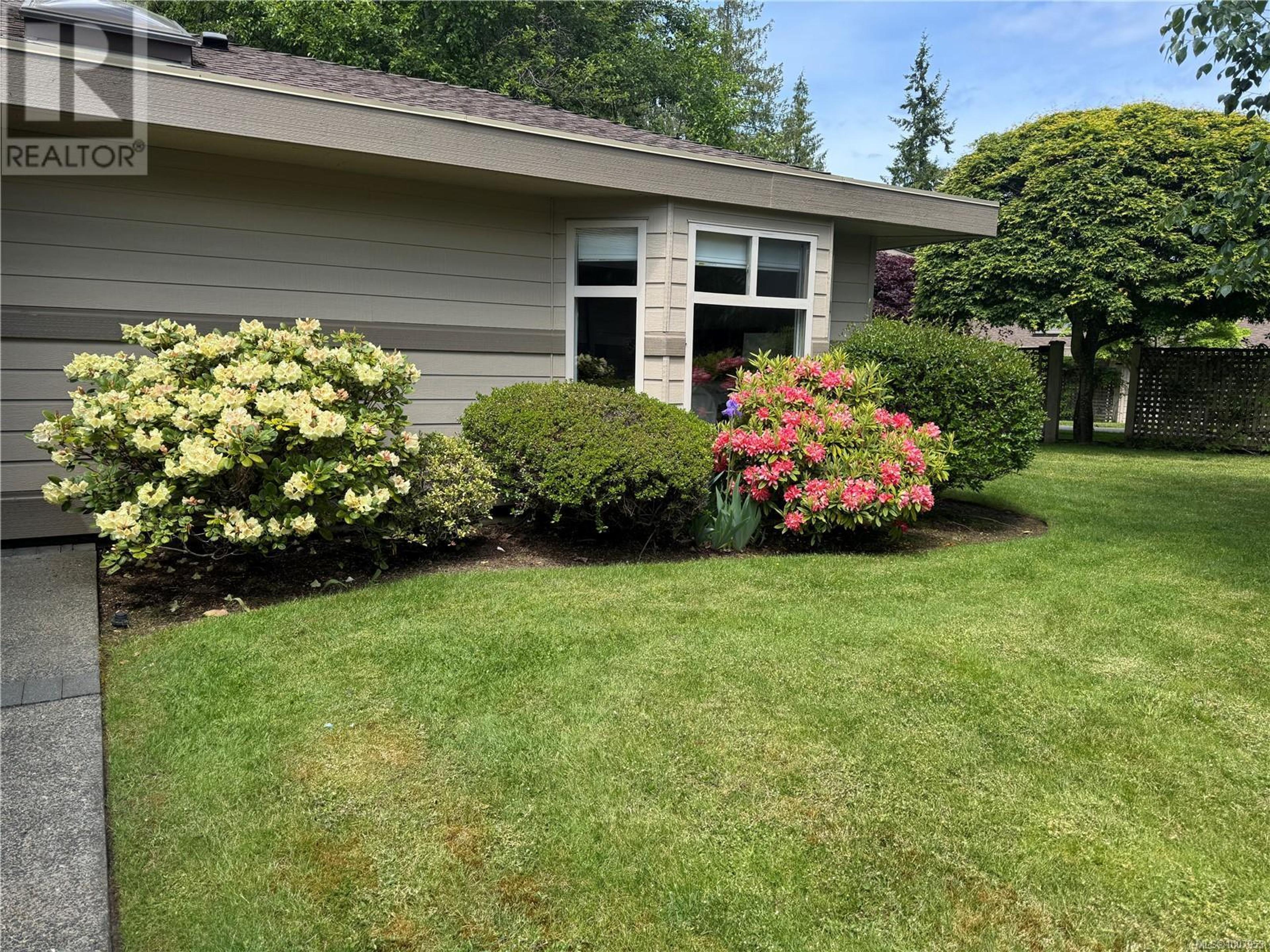 910 Lakes Blvd, French Creek - Exteriors - Photo 3