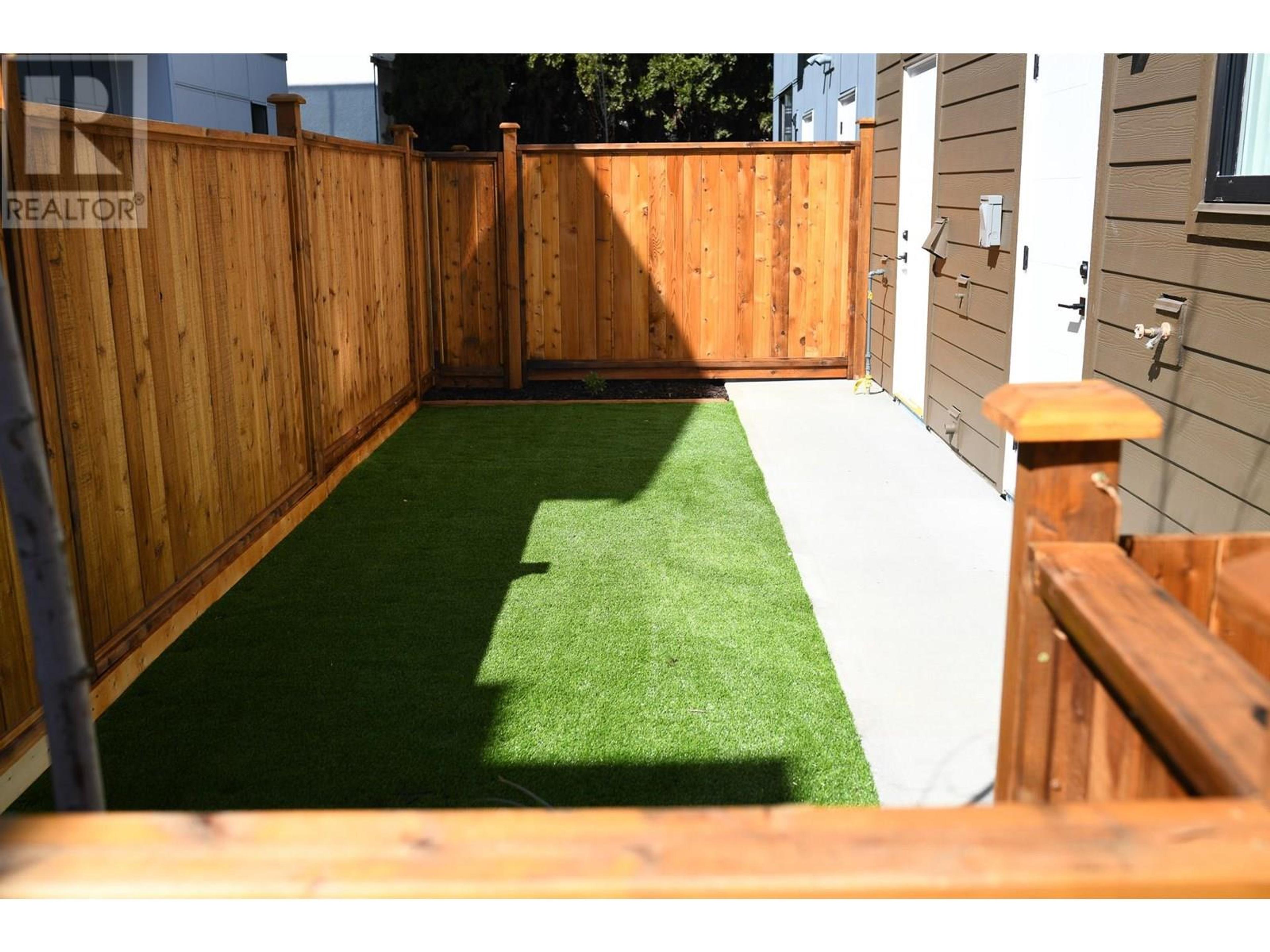 2171 Aberdeen Street, Kelowna - Outdoor Amenities - Garden / Yard/ Backyard/ Porch/ Deck - Photo 1