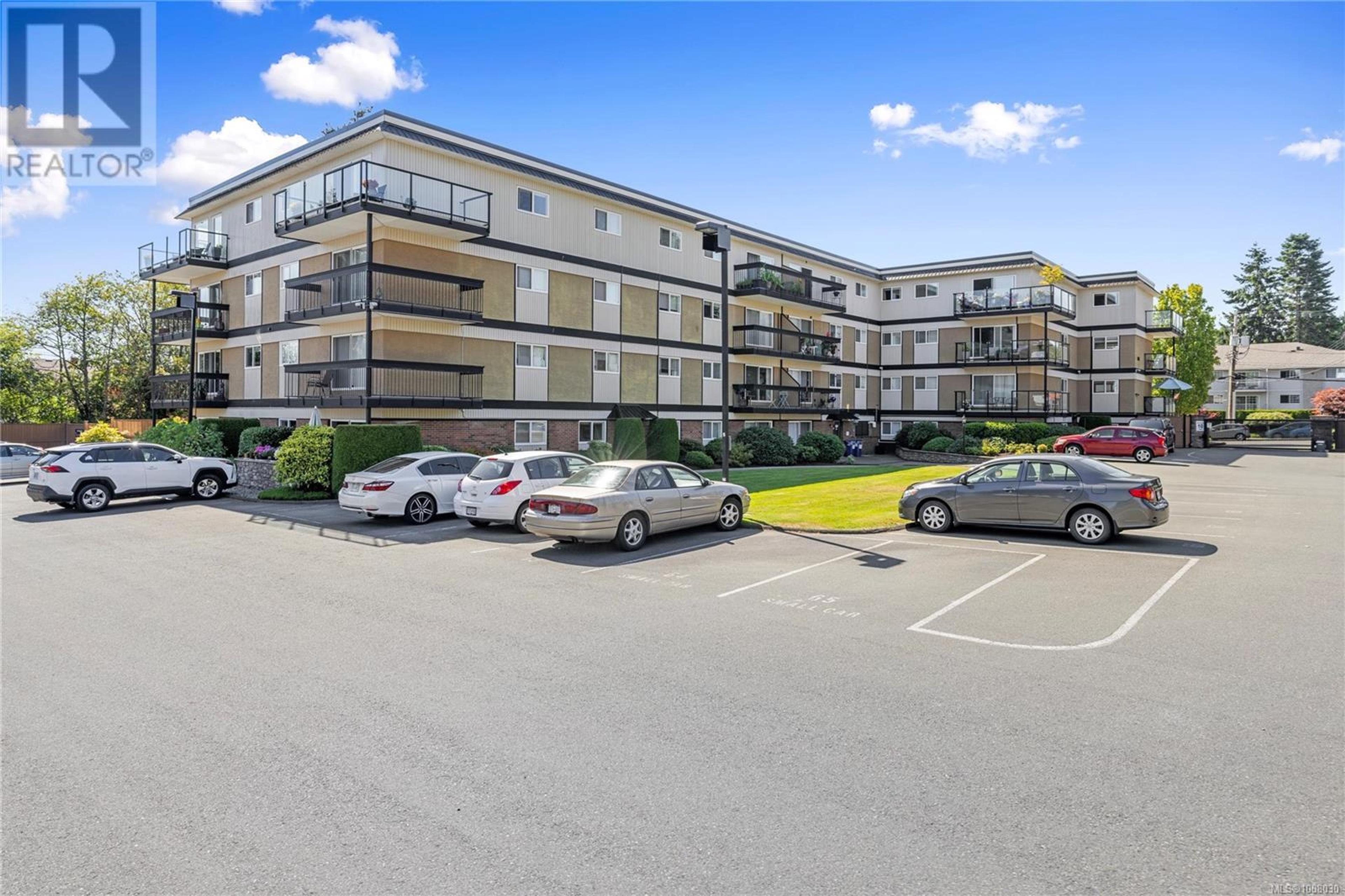 255 Hirst Ave, Parksville - Exteriors - Full Complex View - Photo 3