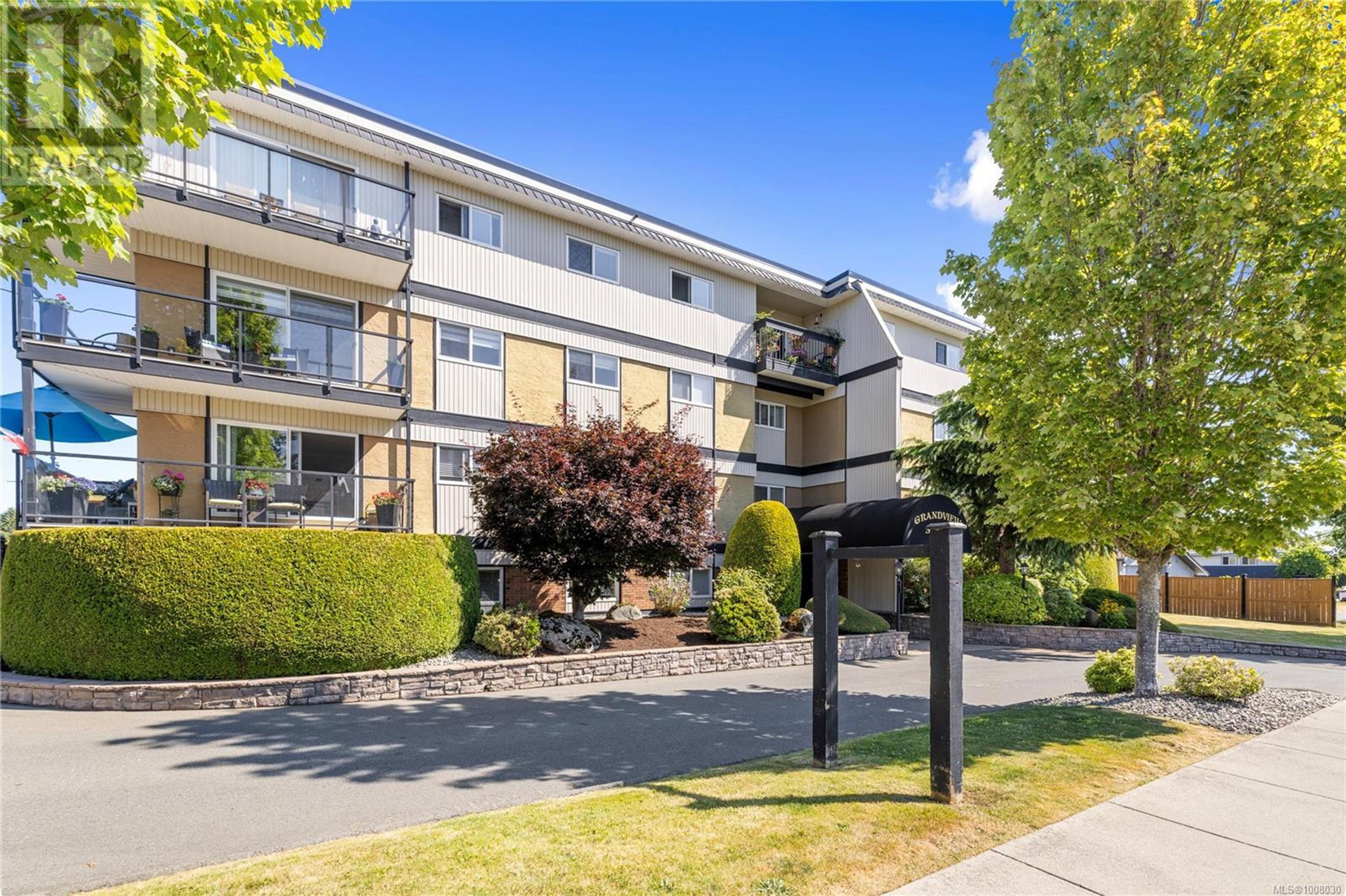 255 Hirst Ave, Parksville - Exteriors - Photo 5