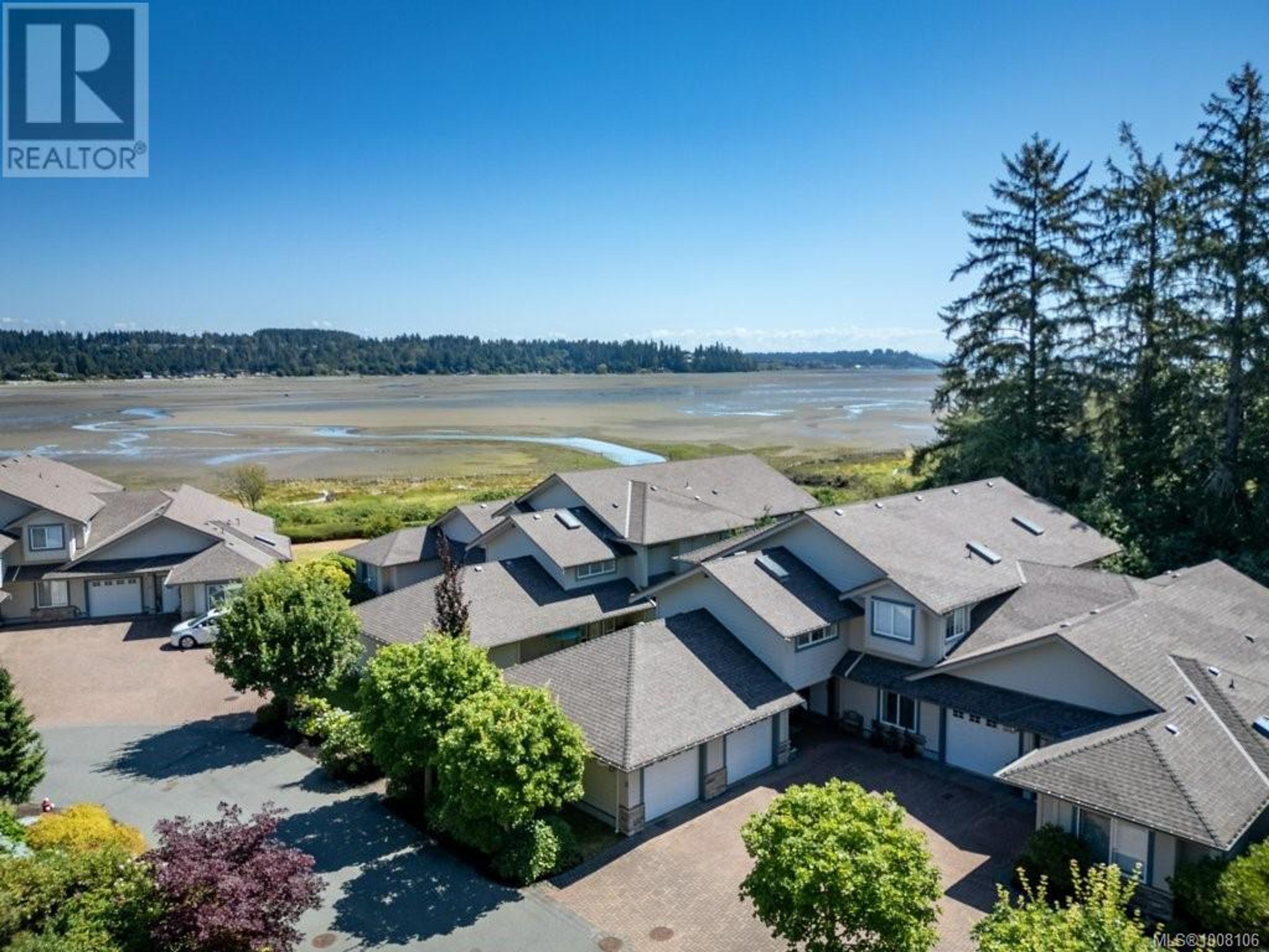 199 31st St, Courtenay - Exteriors - Full Complex View, Drone/Aerial View - Photo 4