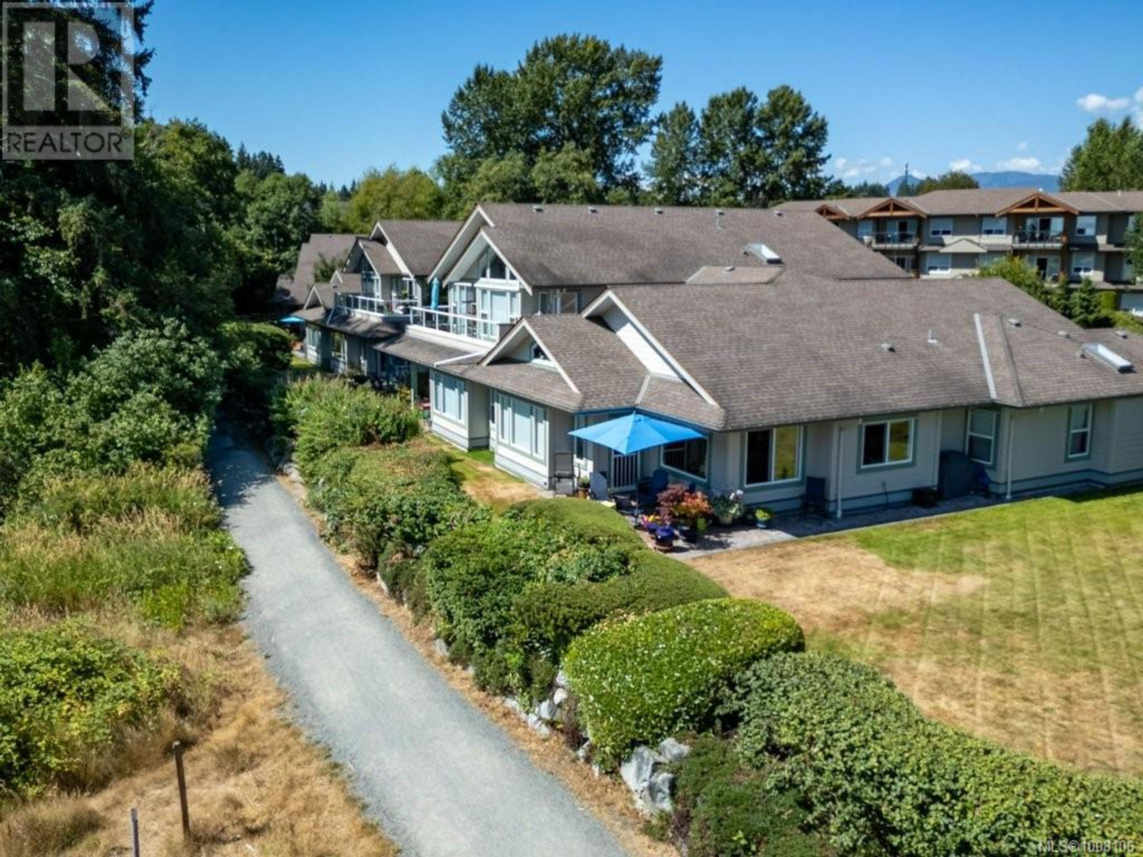 199 31st St, Courtenay - Exteriors - Full Complex View, Drone/Aerial View - Photo 6