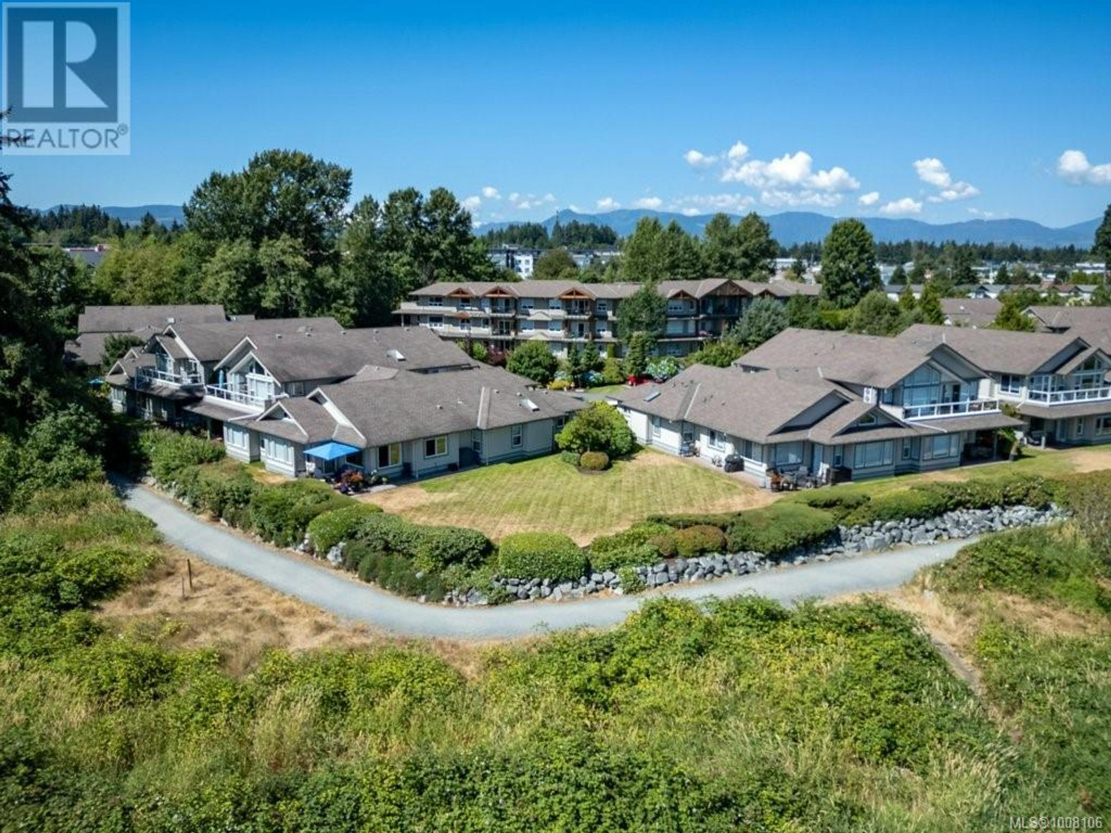 199 31st St, Courtenay - Exteriors - Full Complex View, Drone/Aerial View - Photo 8
