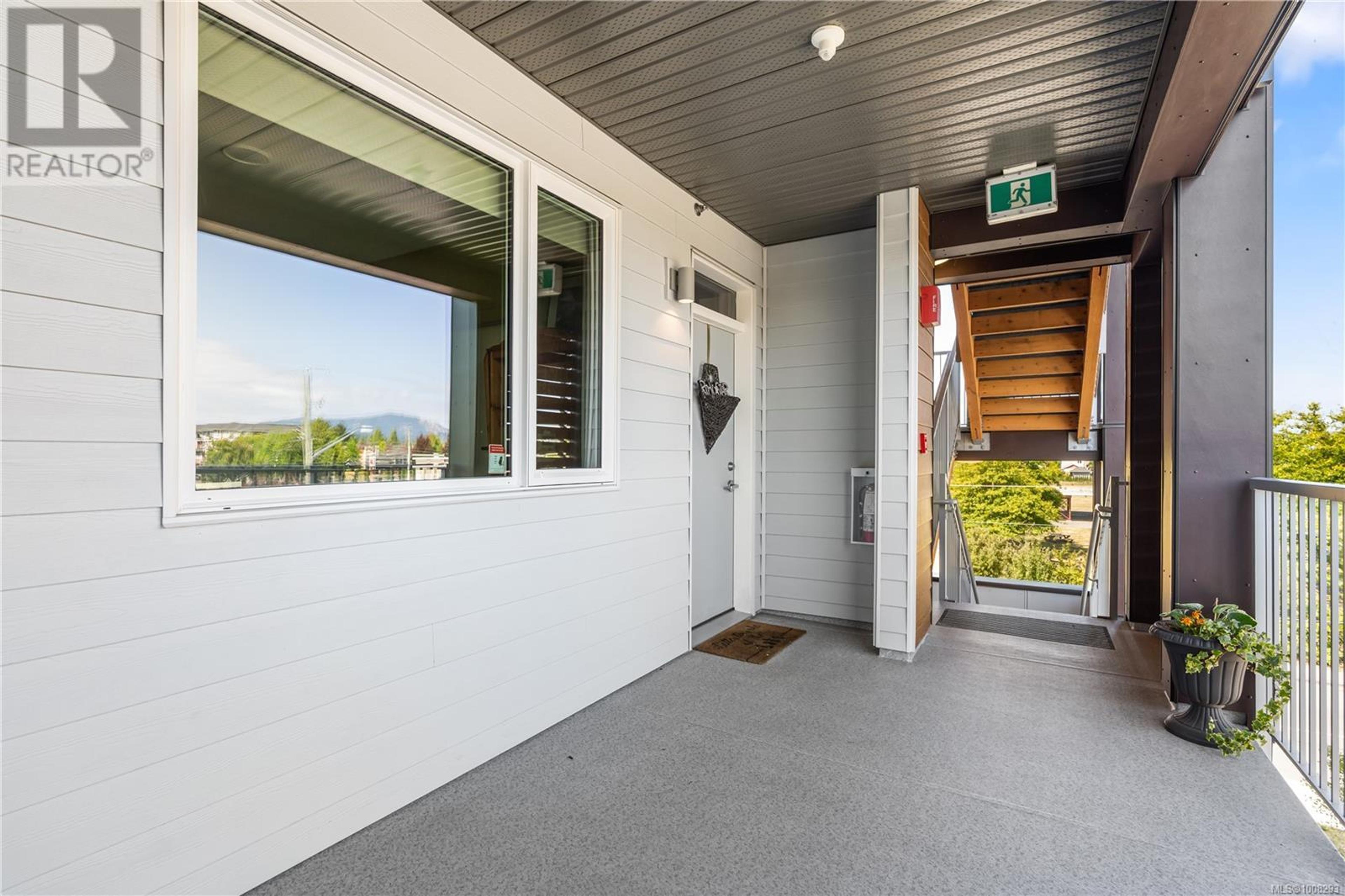 2319 Brethour Ave, Sidney - Exteriors - Photo 1