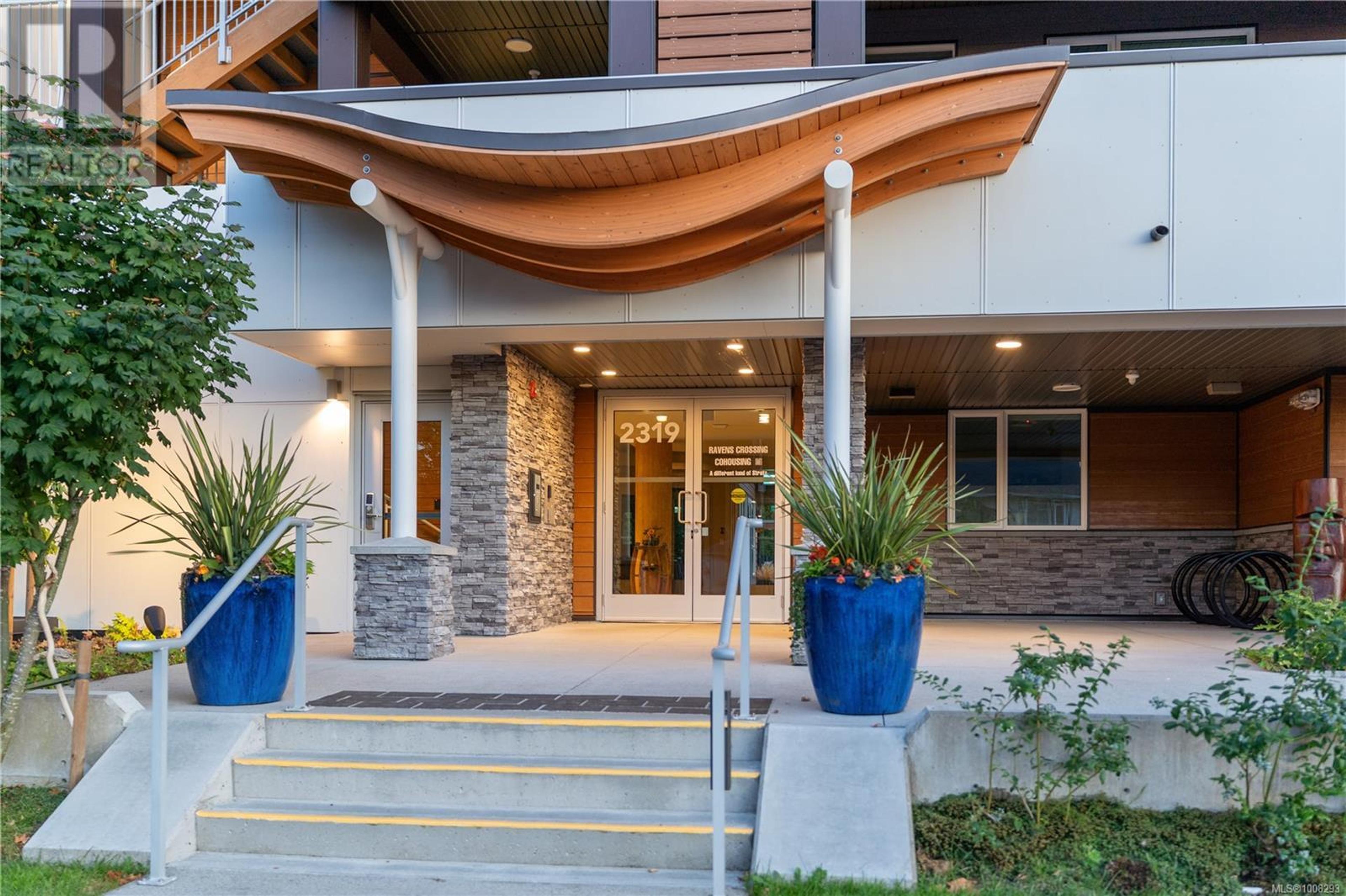 2319 Brethour Ave, Sidney - Exteriors - Photo 3