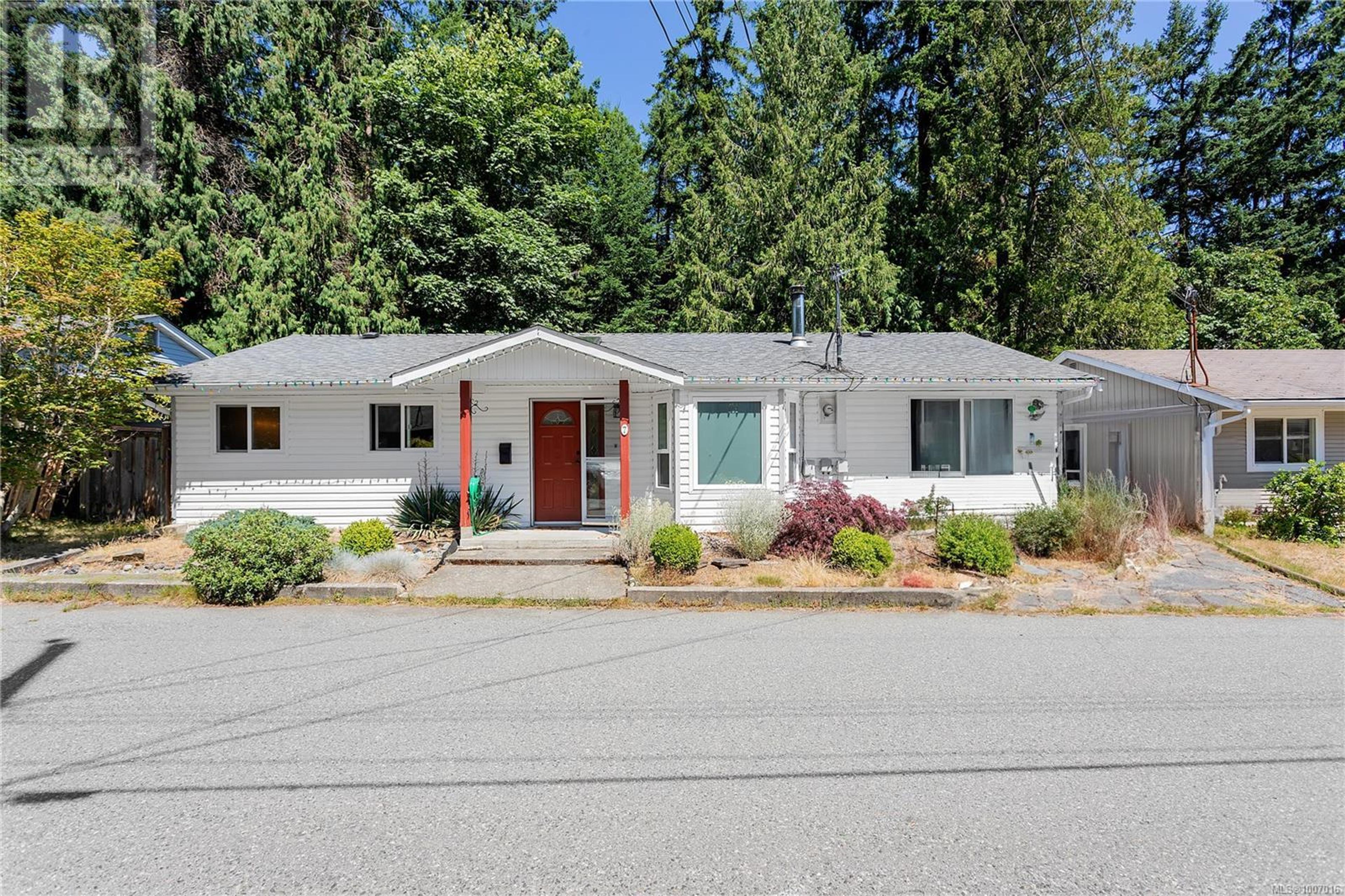 4604 Hammond Bay Rd, Nanaimo - Exteriors - Photo 4