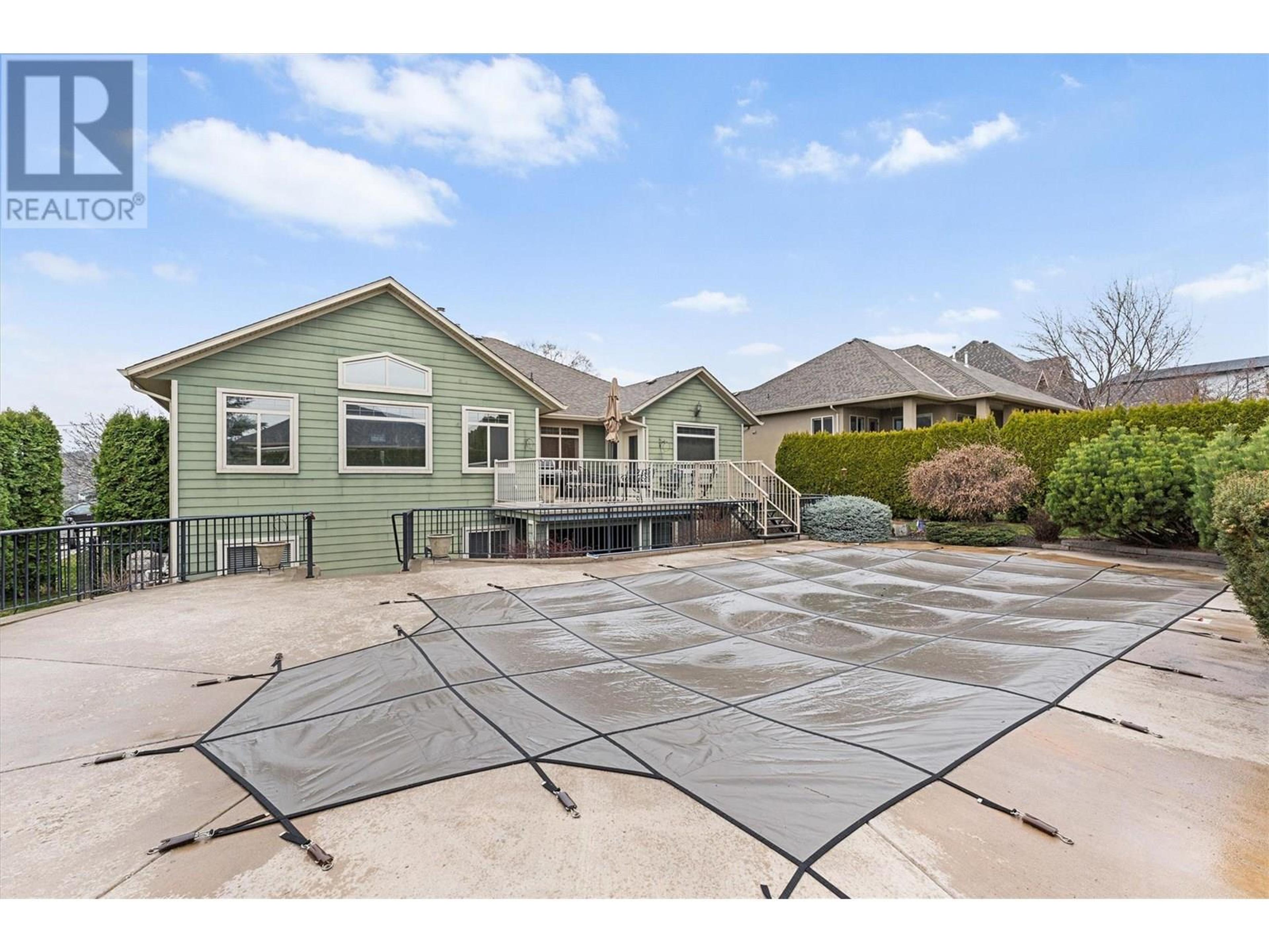 3063 Thacker Drive, West Kelowna - Exteriors - Photo 2