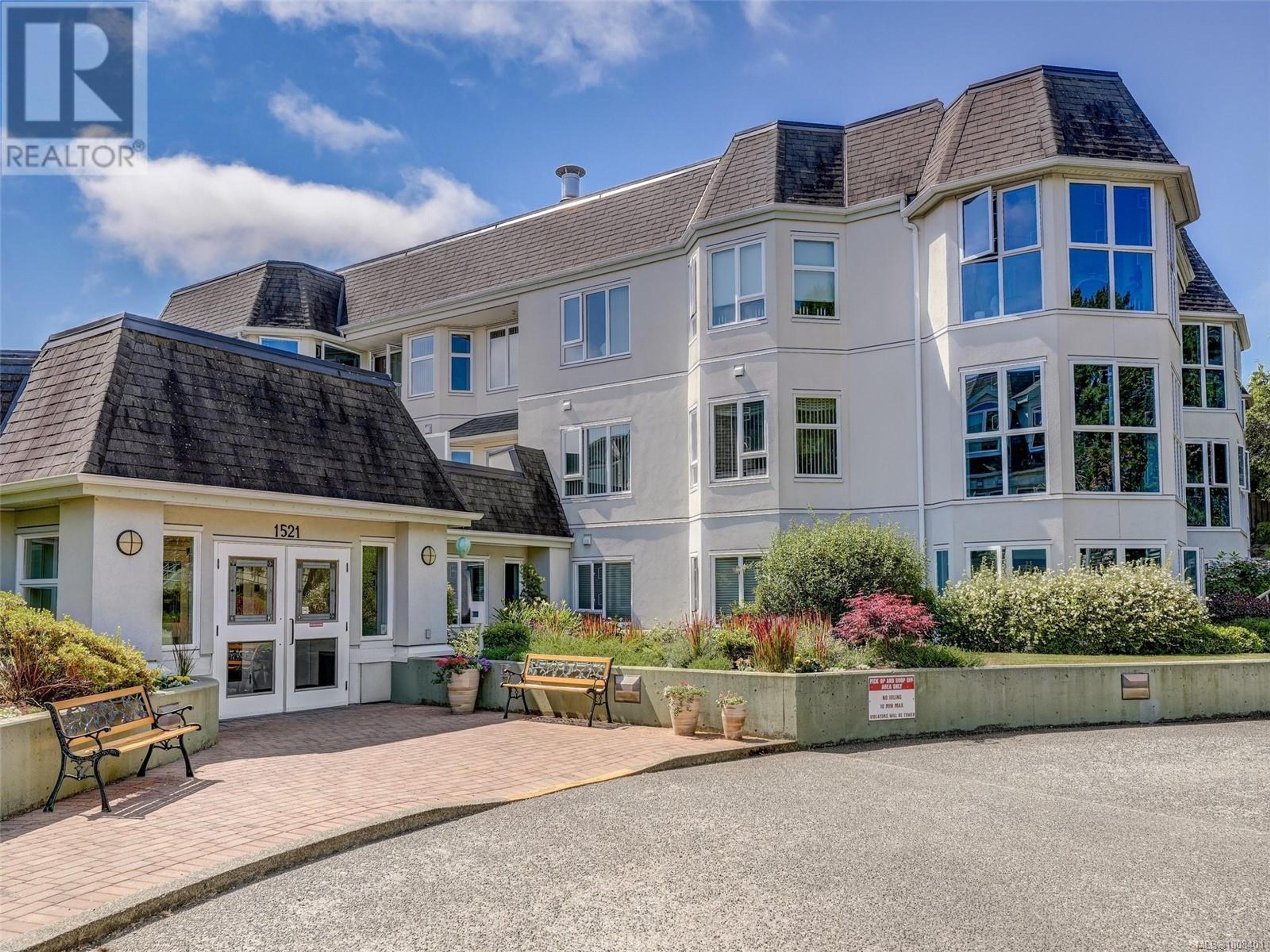 1521 Church Ave, Saanich - Exteriors - Photo 3