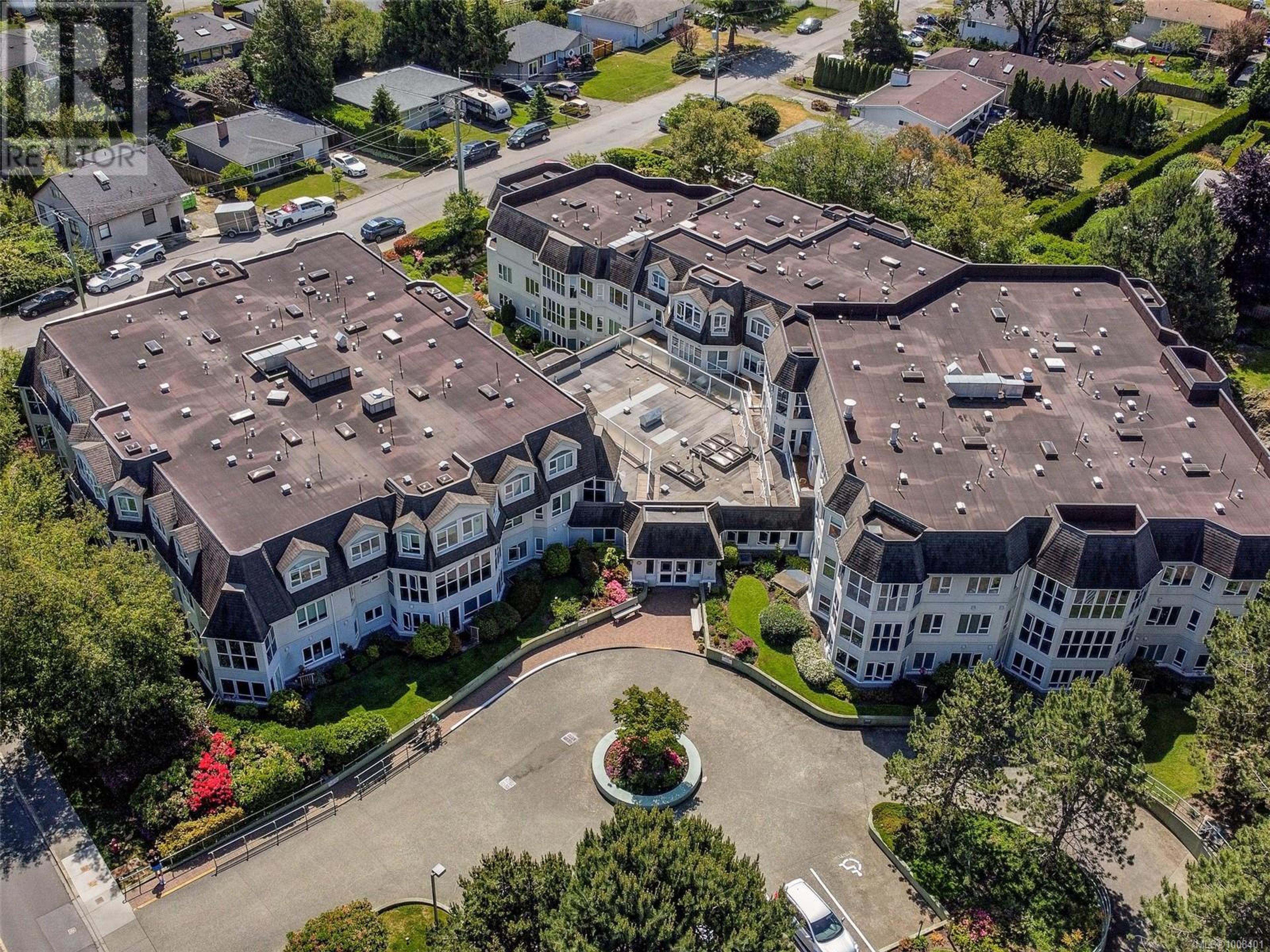 1521 Church Ave, Saanich - Exteriors - Full Complex View, Drone/Aerial View - Photo 4