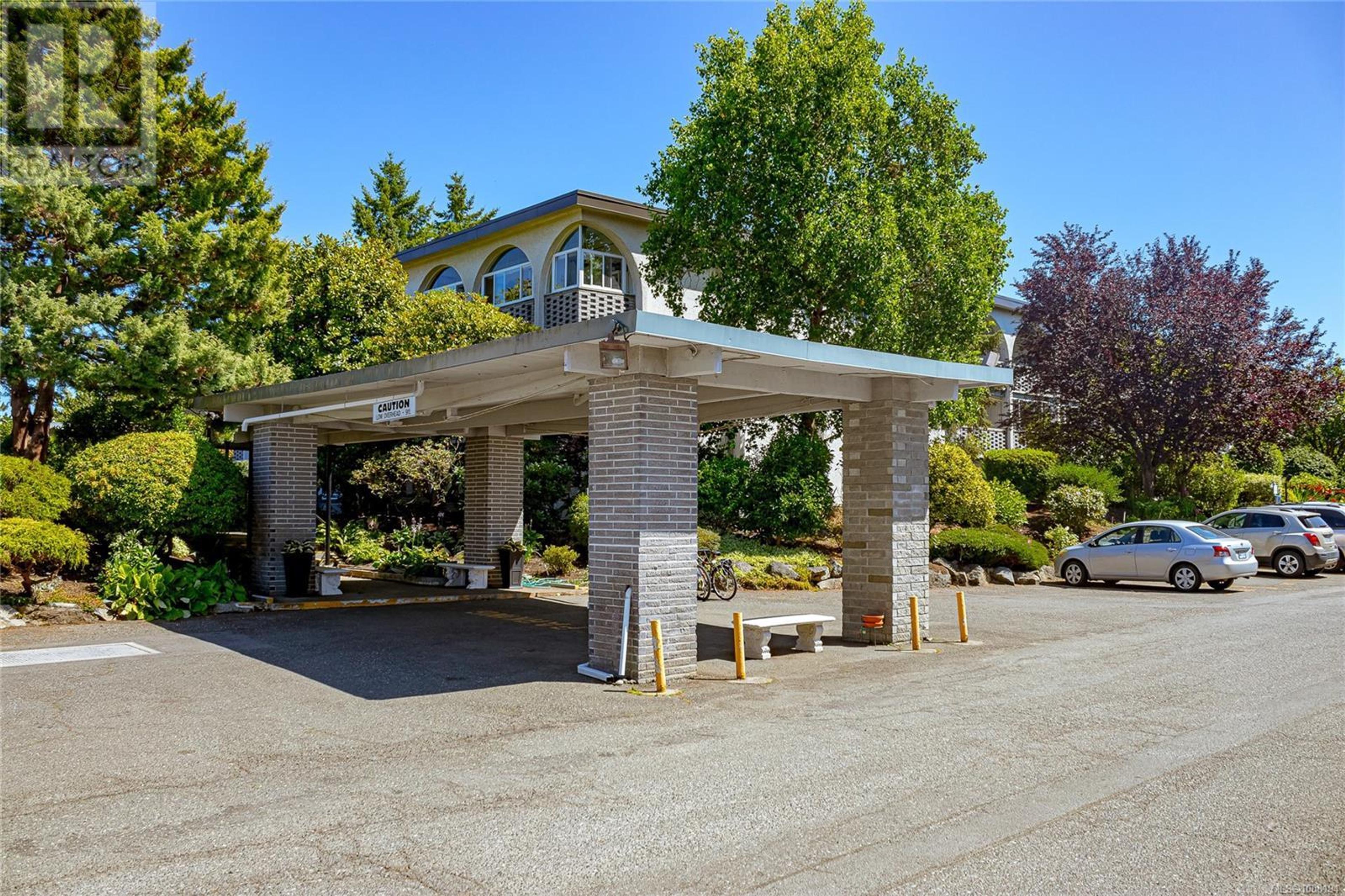 2050 White Birch Rd, Sidney - Exteriors - Photo 2