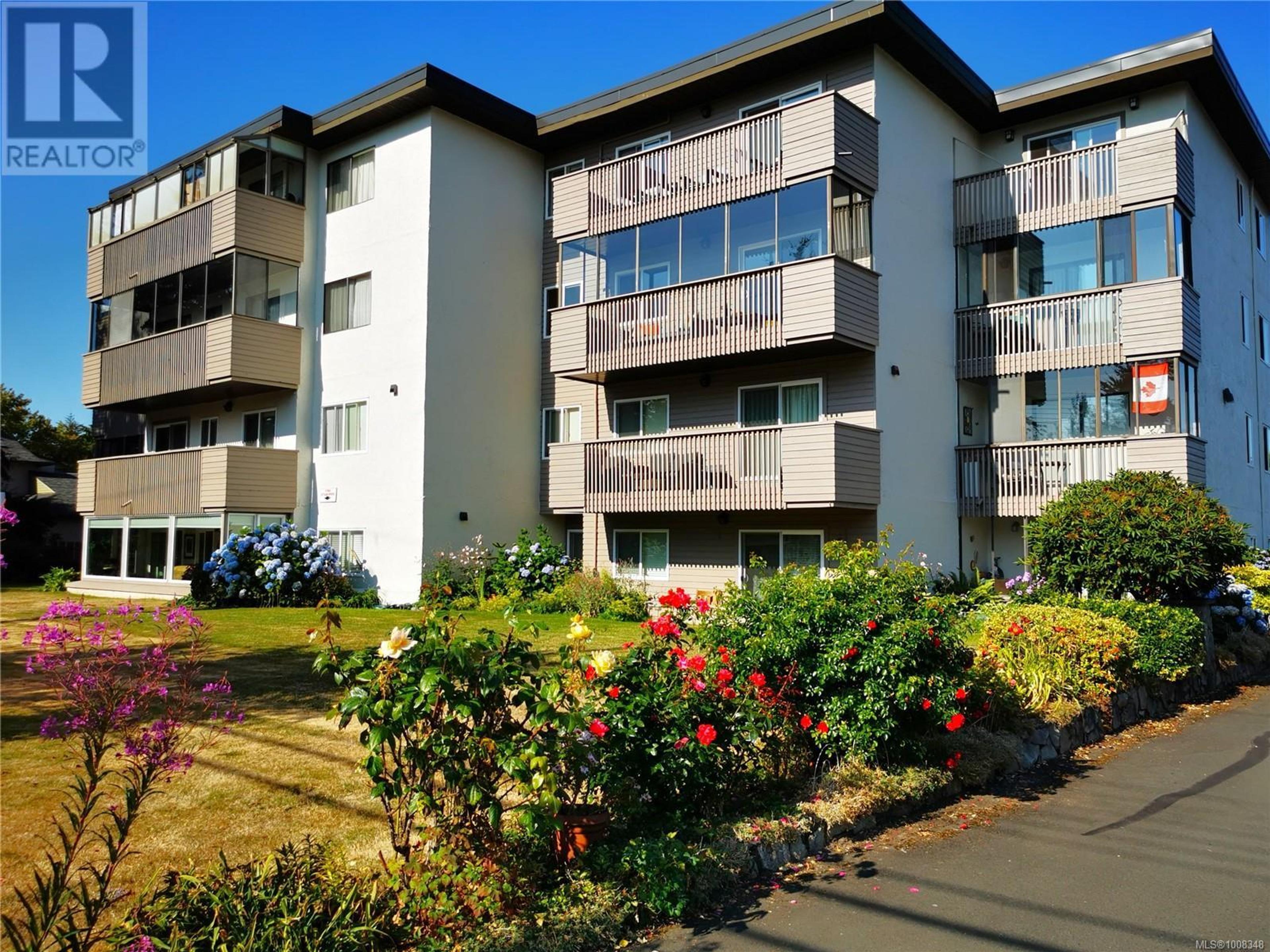 10016 Third St, Sidney - Exteriors - Photo 3