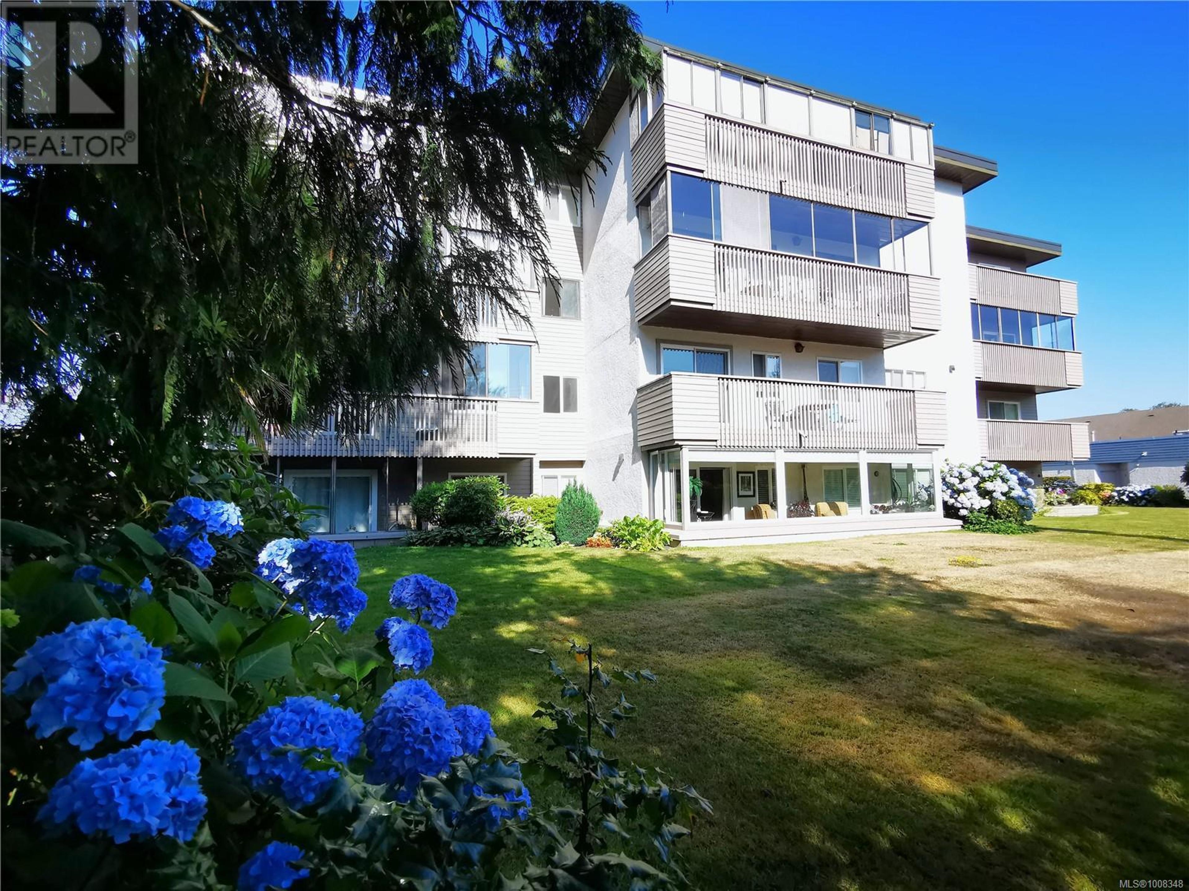 10016 Third St, Sidney - Exteriors - Photo 4