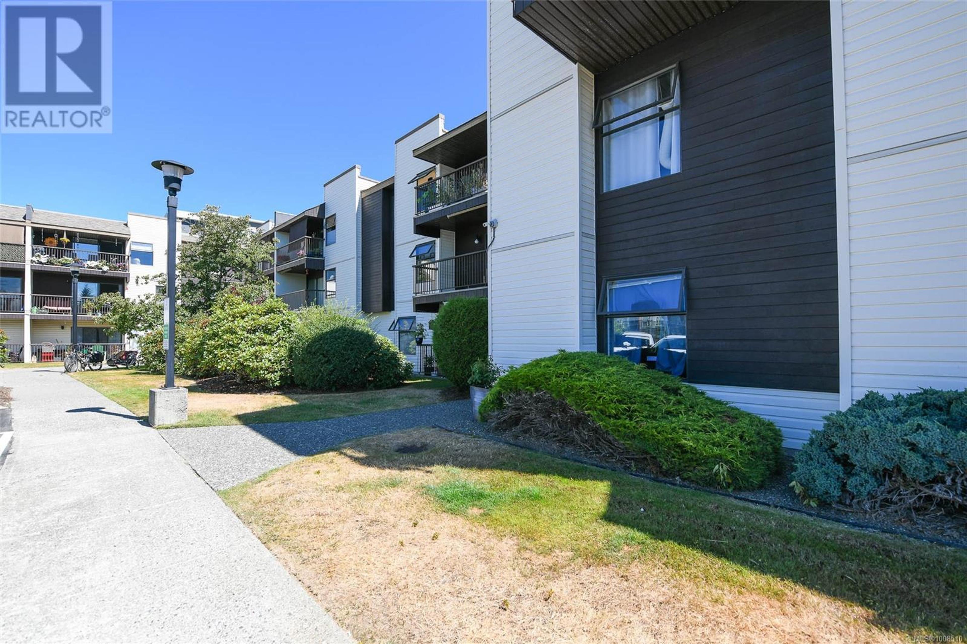 585 Dogwood St, Campbell River - Exteriors - Full Complex View - Photo 1