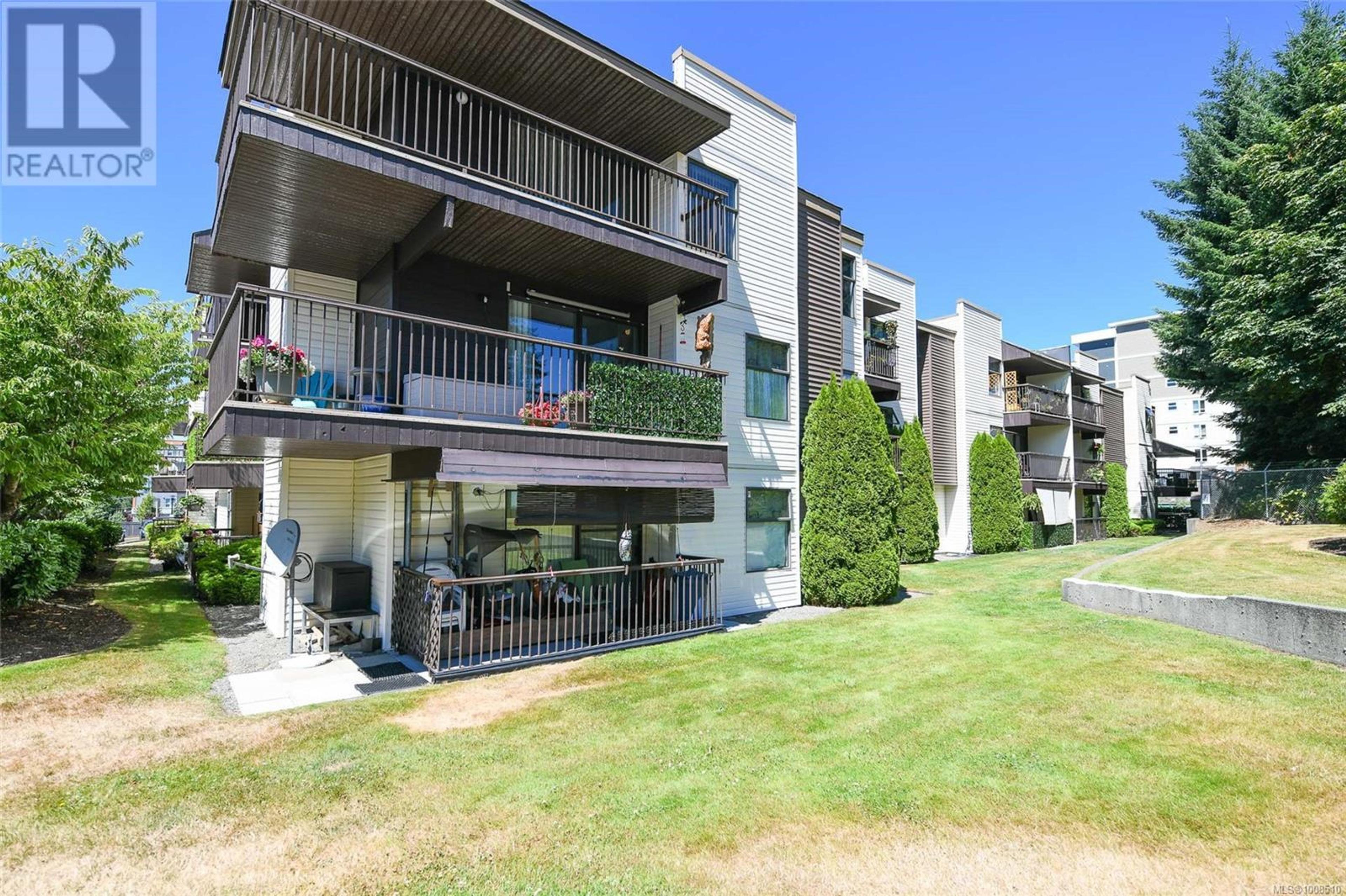 585 Dogwood St, Campbell River - Exteriors - Full Complex View - Photo 2