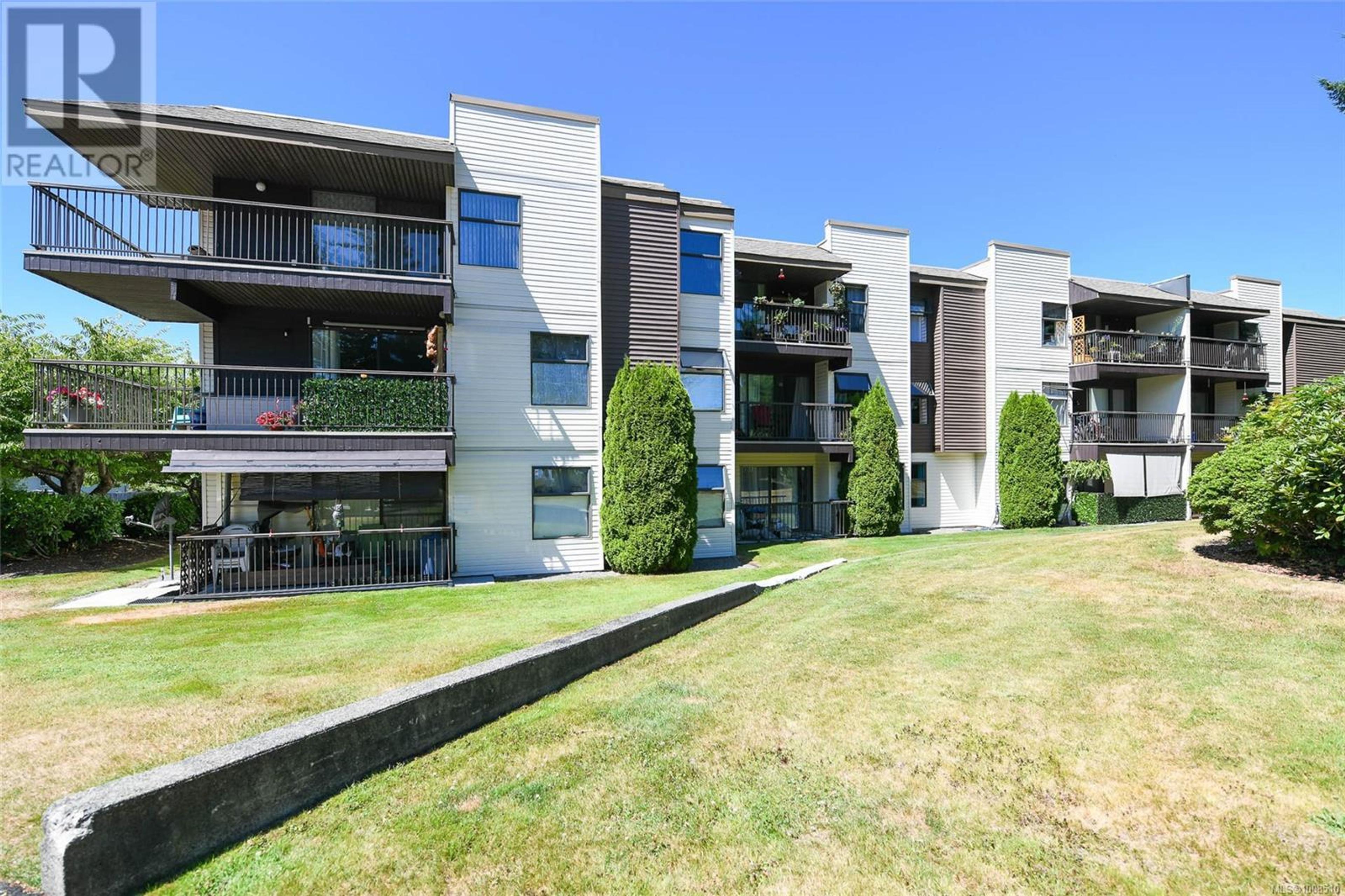 585 Dogwood St, Campbell River - Exteriors - Photo 3