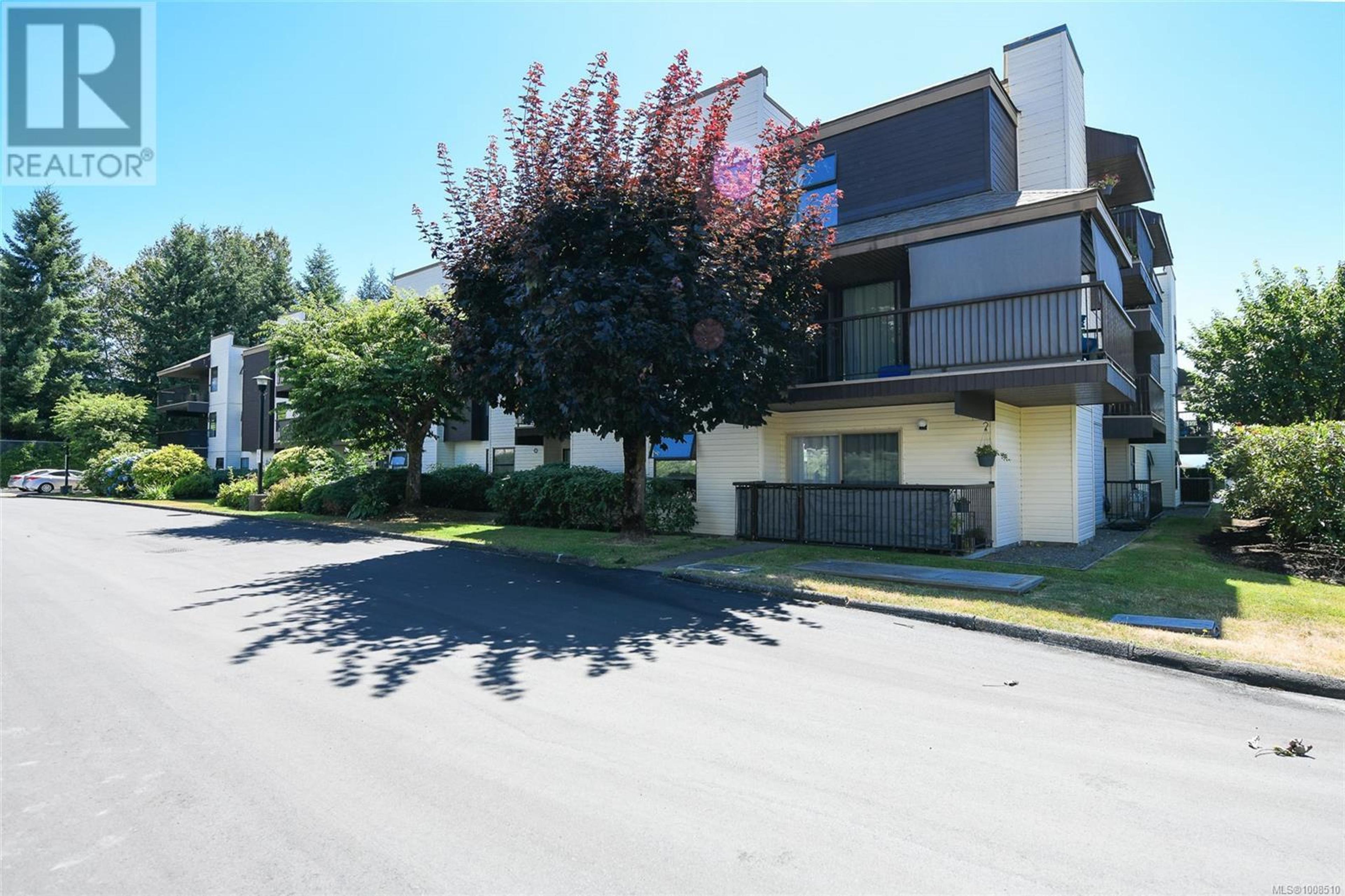 585 Dogwood St, Campbell River - Exteriors - Full Complex View - Photo 6