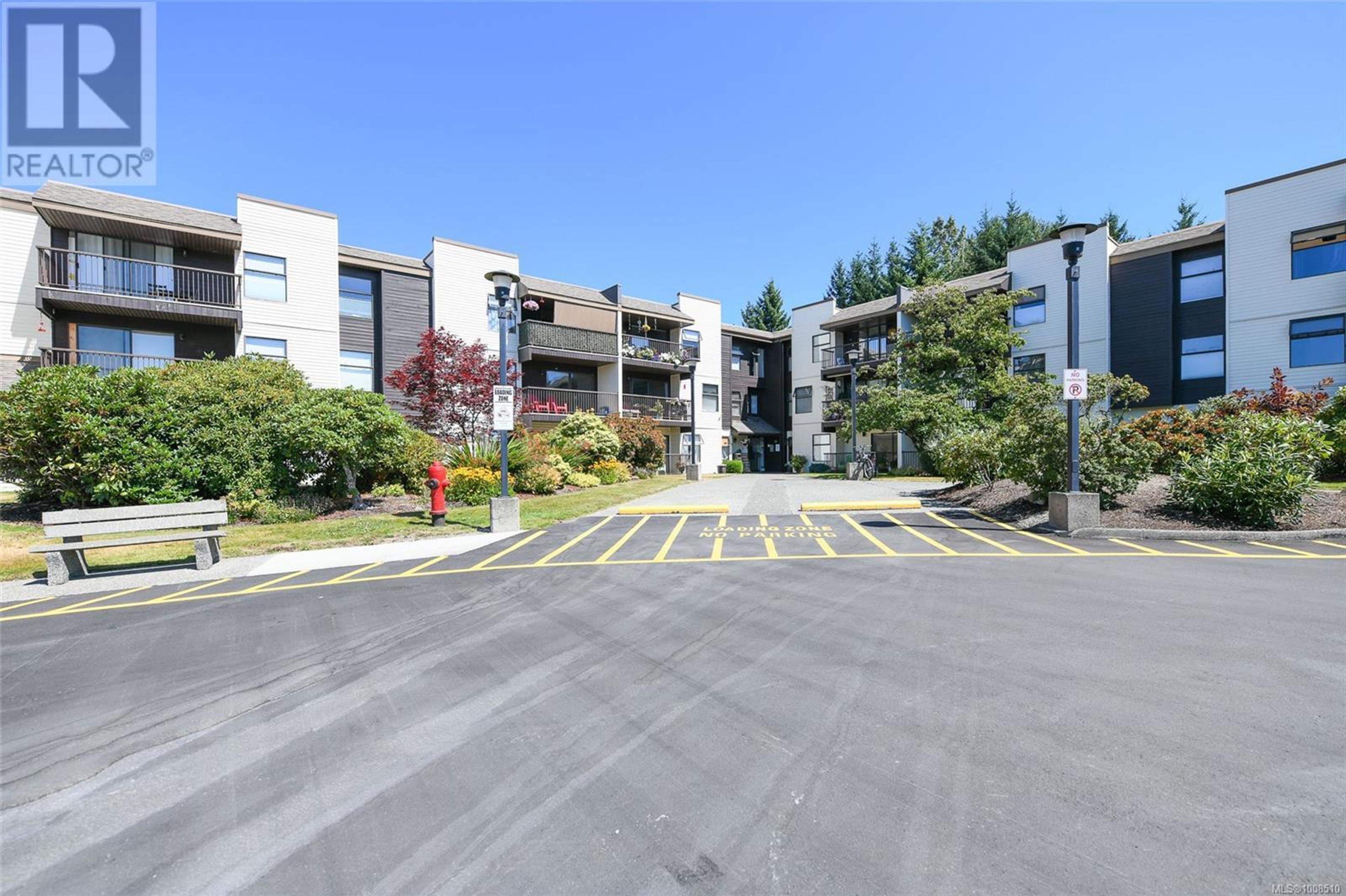 585 Dogwood St, Campbell River - Exteriors - Full Complex View - Photo 8