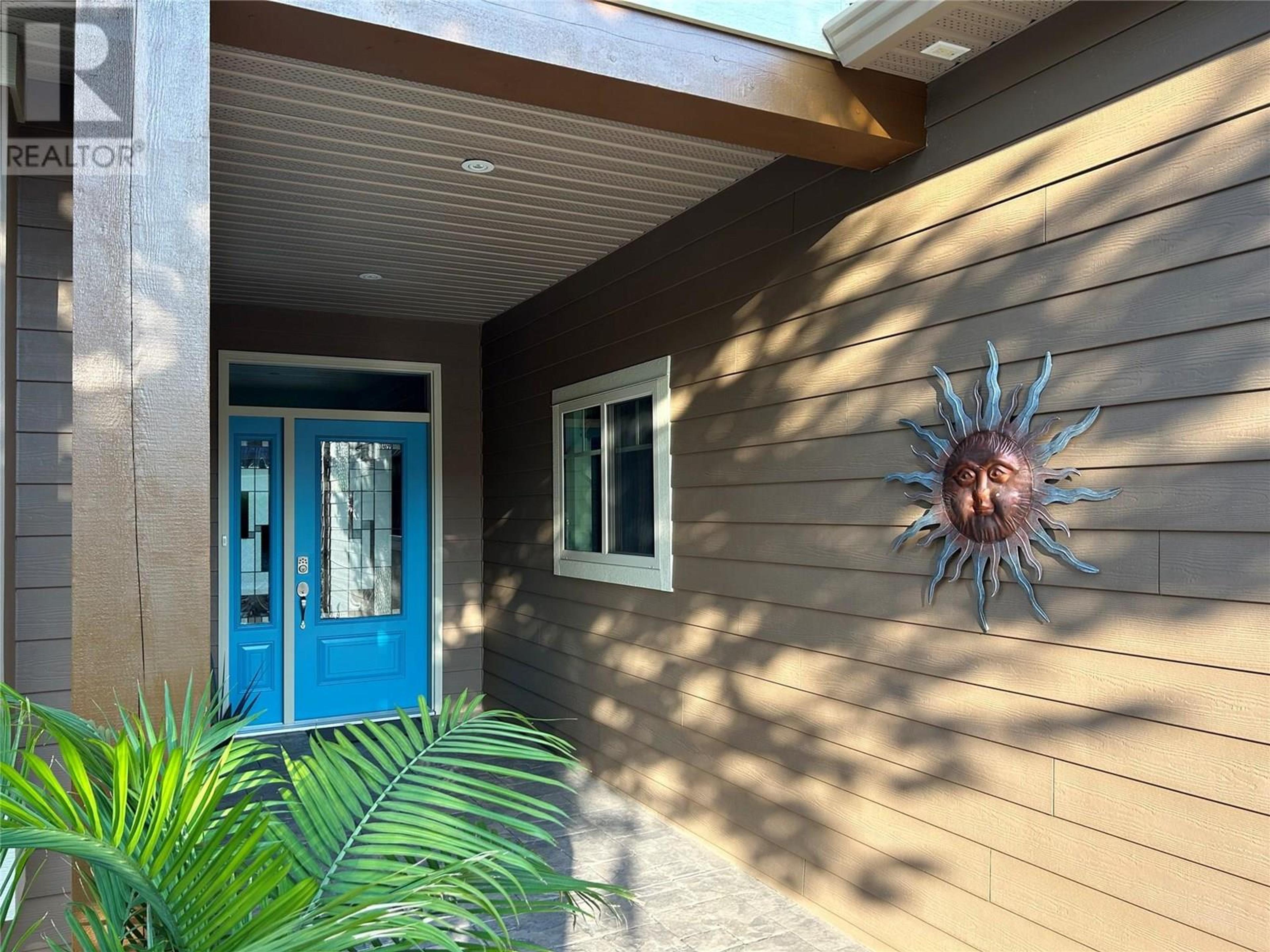 6833 MEADOWS Drive, Oliver - Exteriors - Photo 2