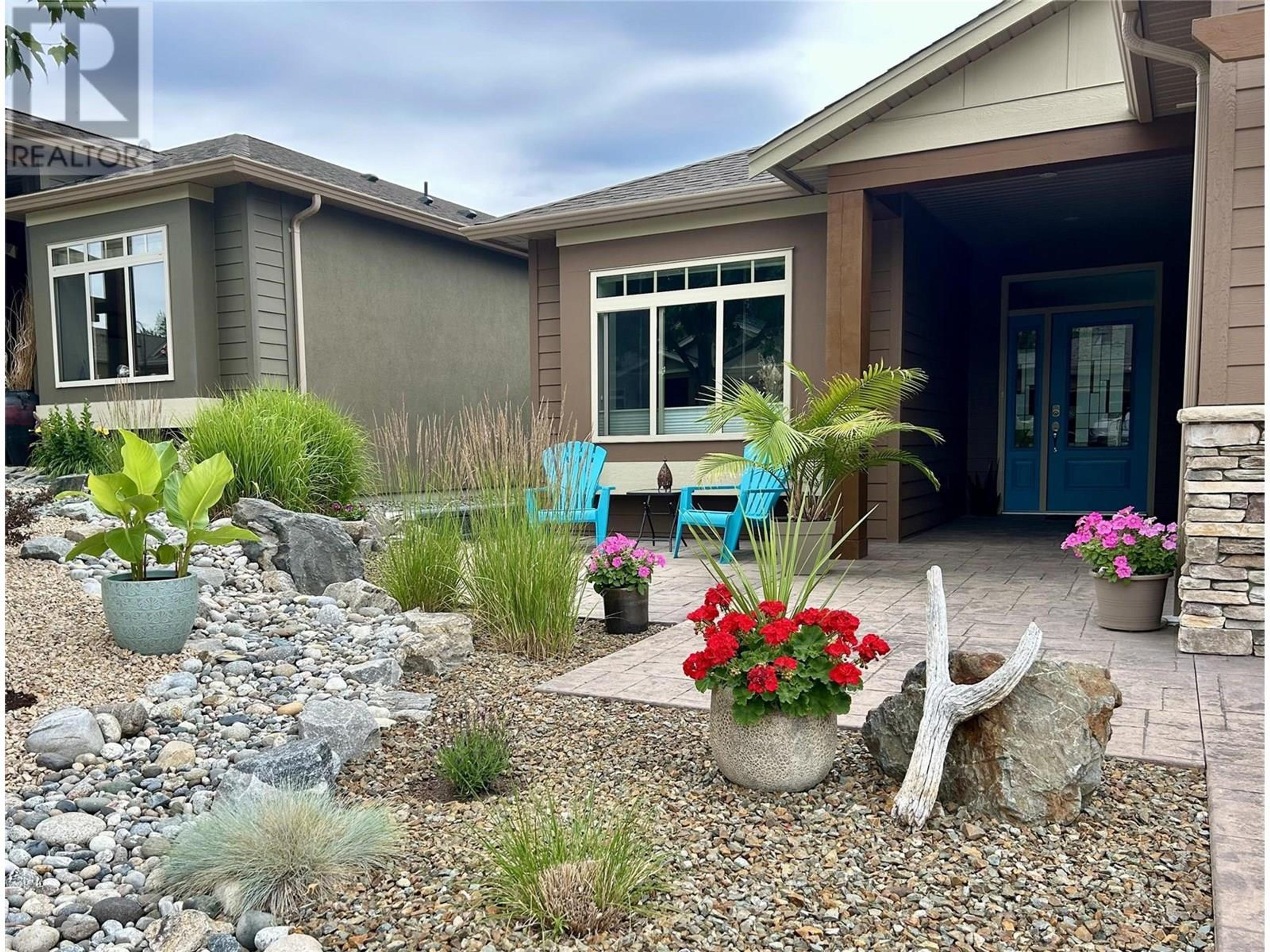 6833 MEADOWS Drive, Oliver - Exteriors - Photo 4