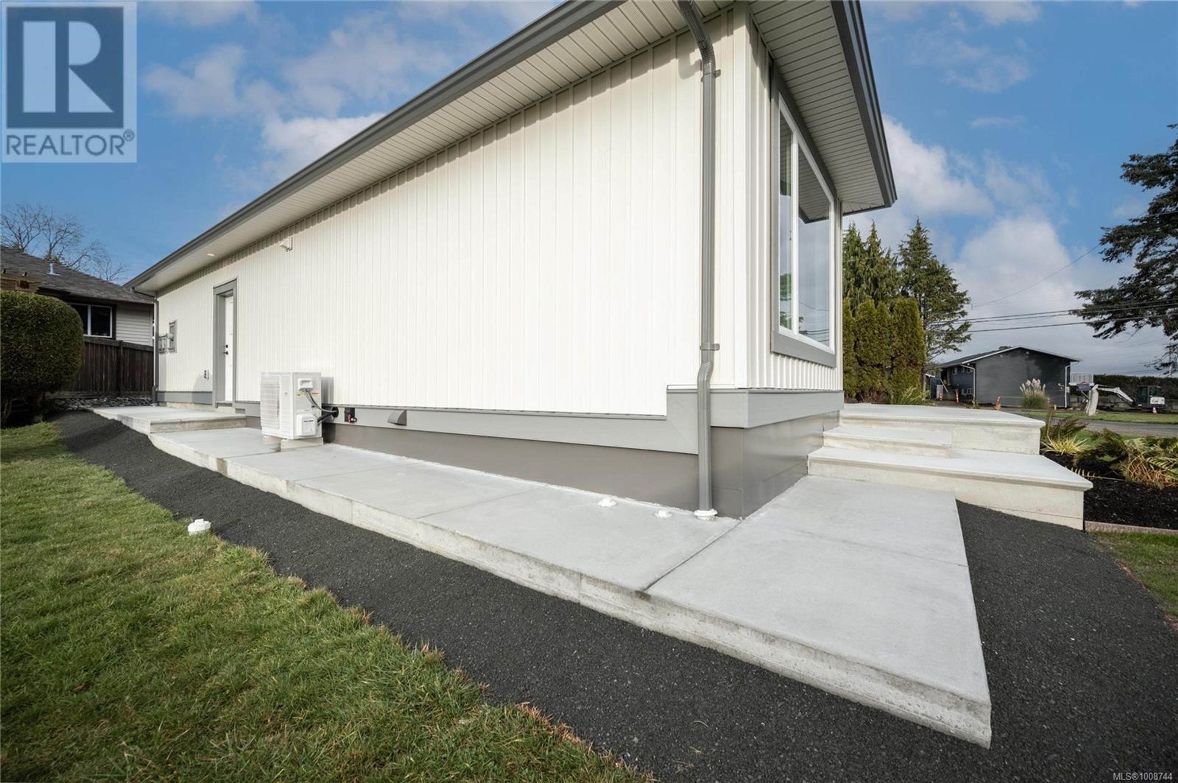 91 Dahl Rd, Campbell River - Exteriors - Photo 3