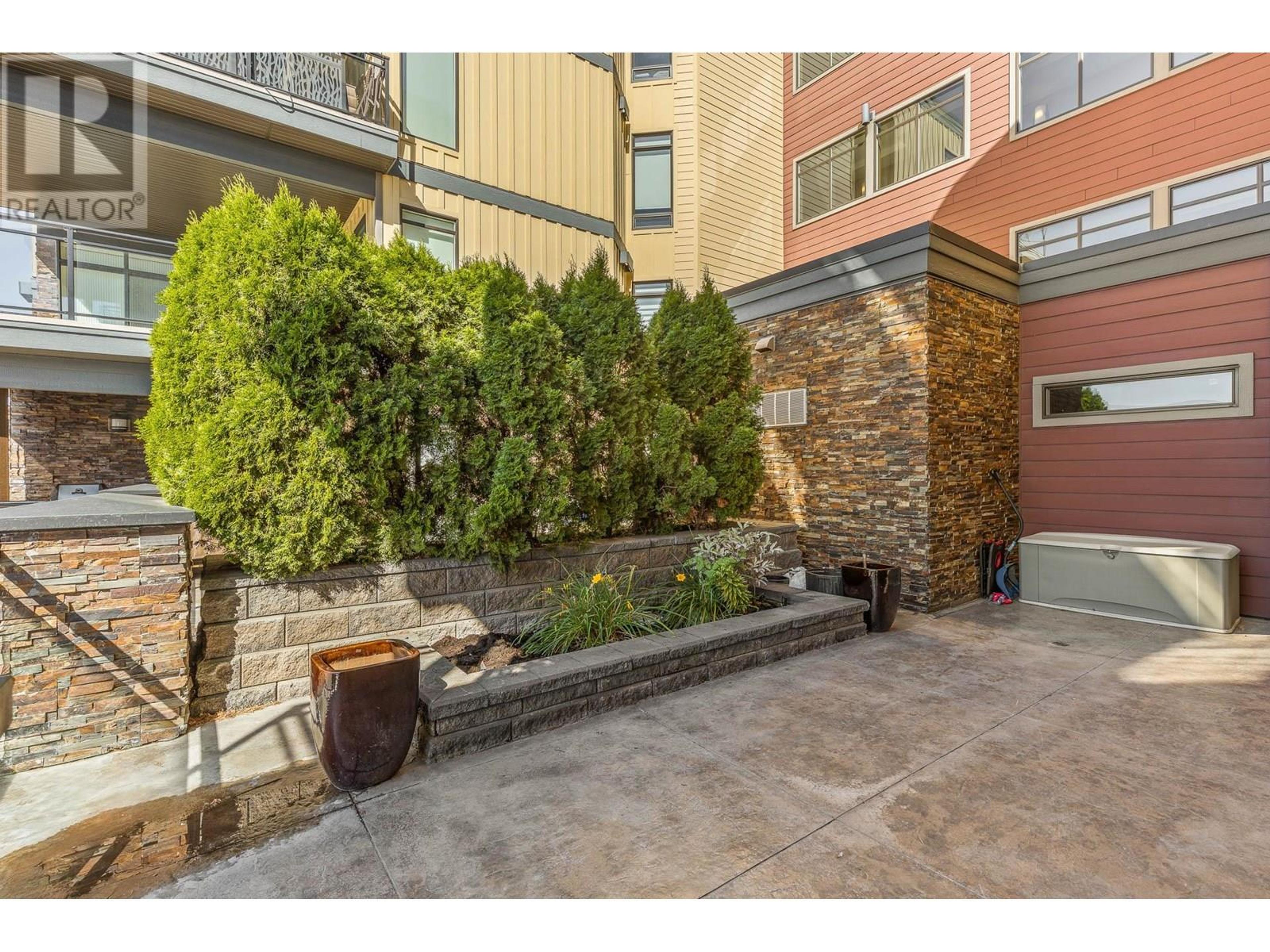 1933 Ambrosi Road, Kelowna - Exteriors - Photo 8