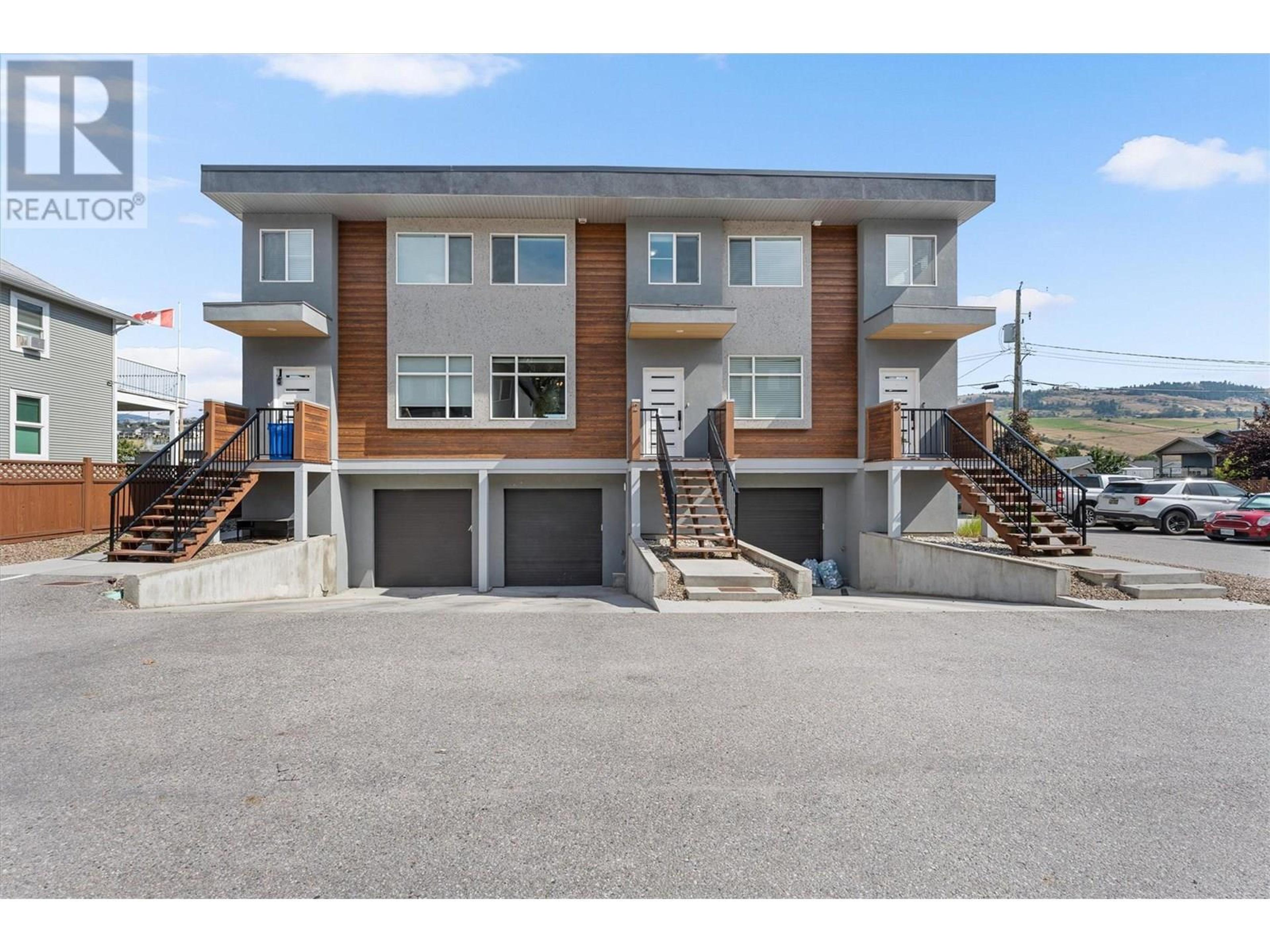 5400 Willow Drive, Vernon - Exteriors - Photo 2