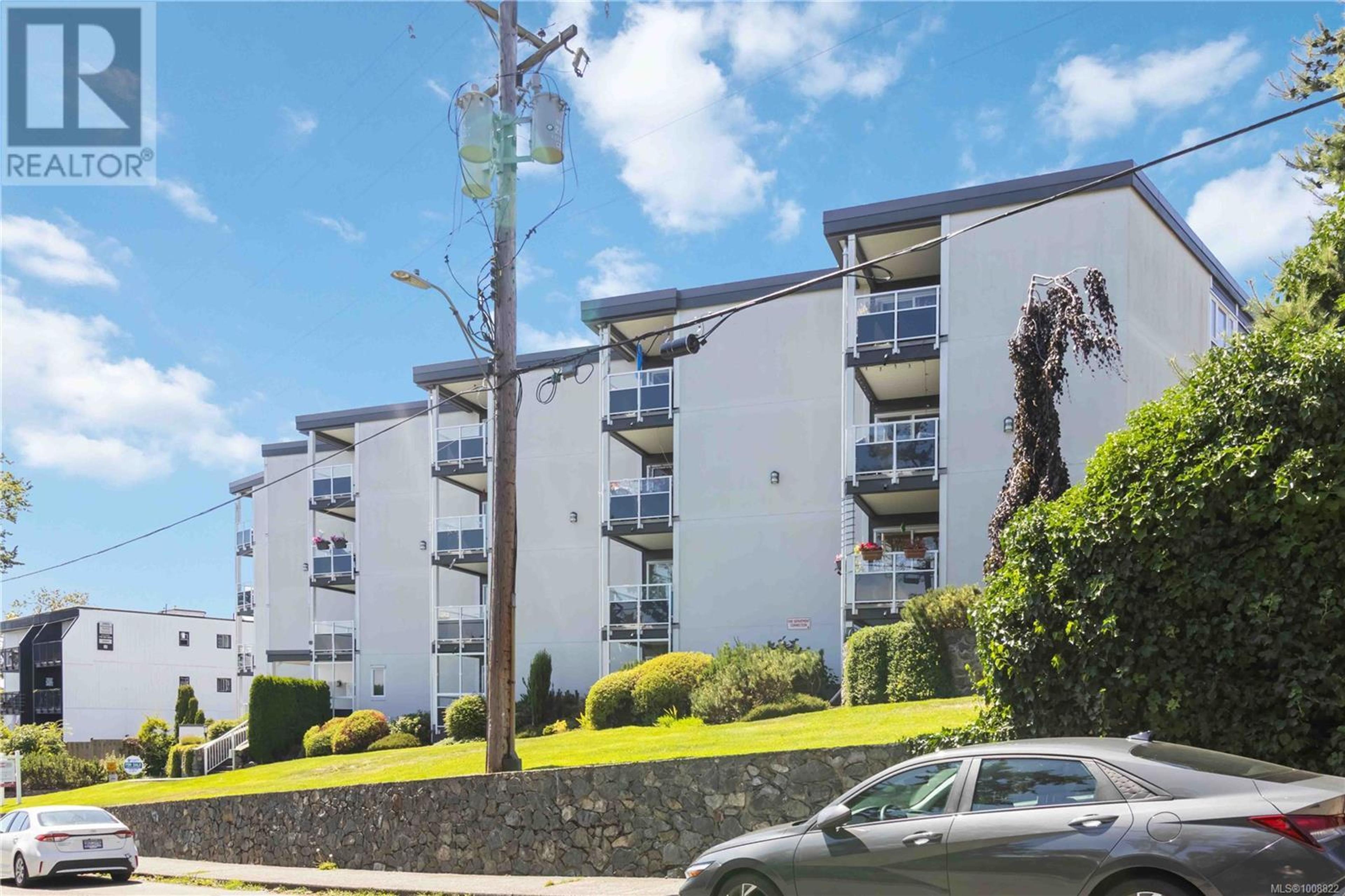 2930 Washington Ave, Victoria - Exteriors - Photo 5