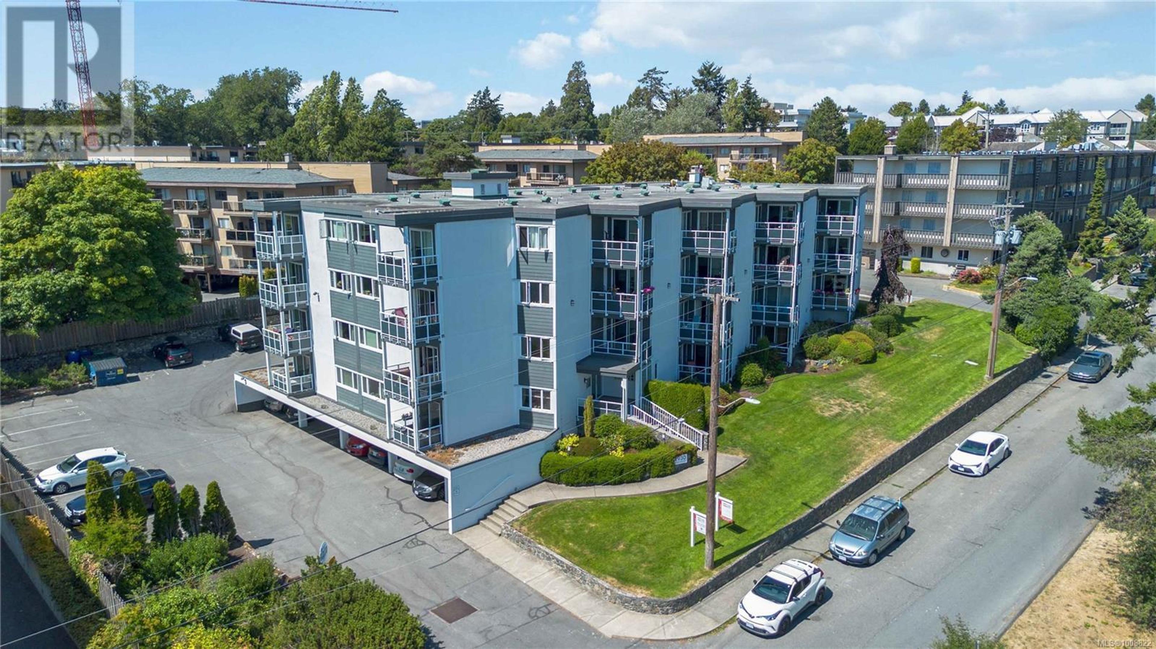 2930 Washington Ave, Victoria - Exteriors - Full Complex View, Drone/Aerial View - Photo 9