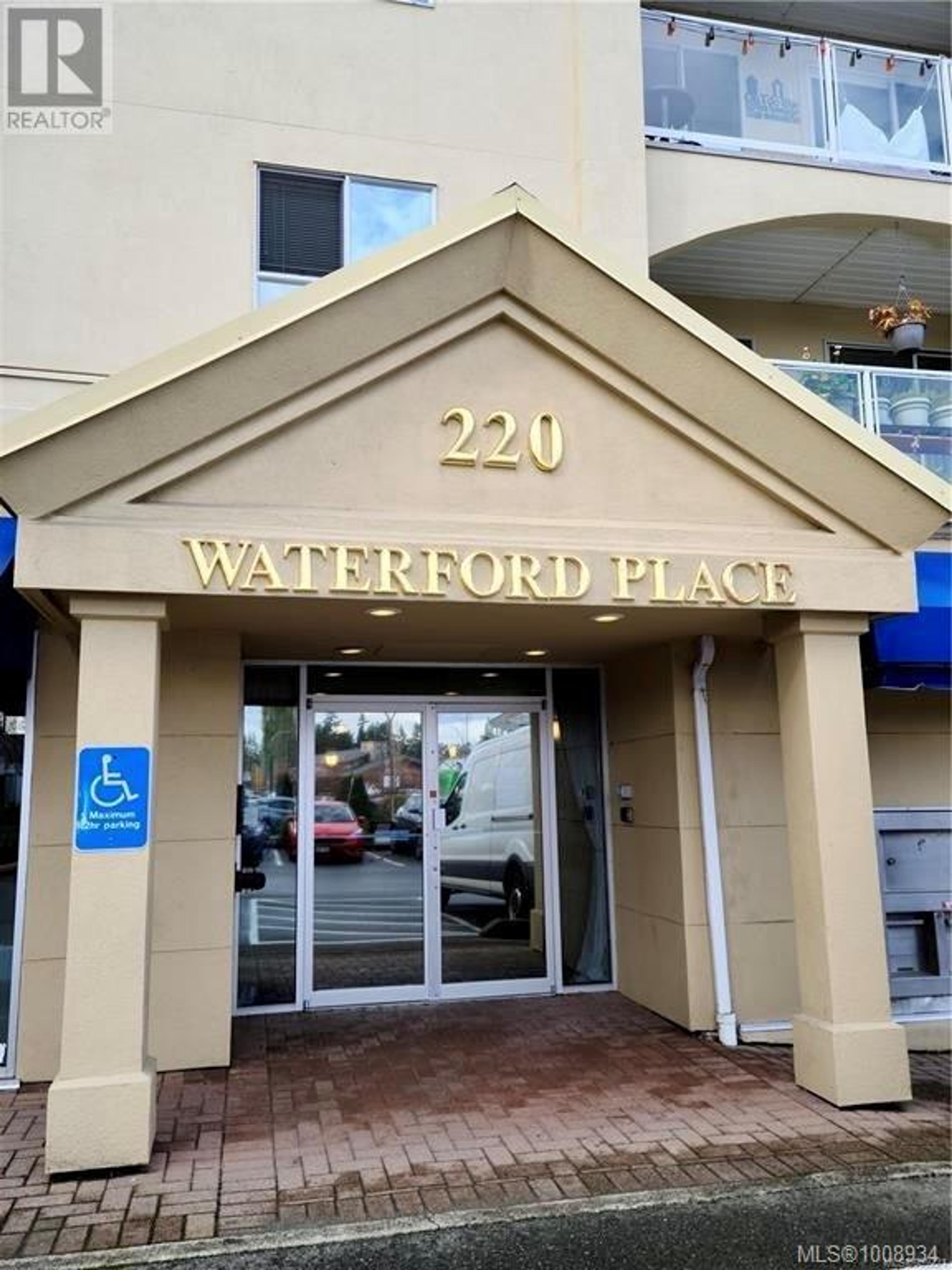 220 ISLAND Hwy W, Parksville - Exteriors - Photo 1