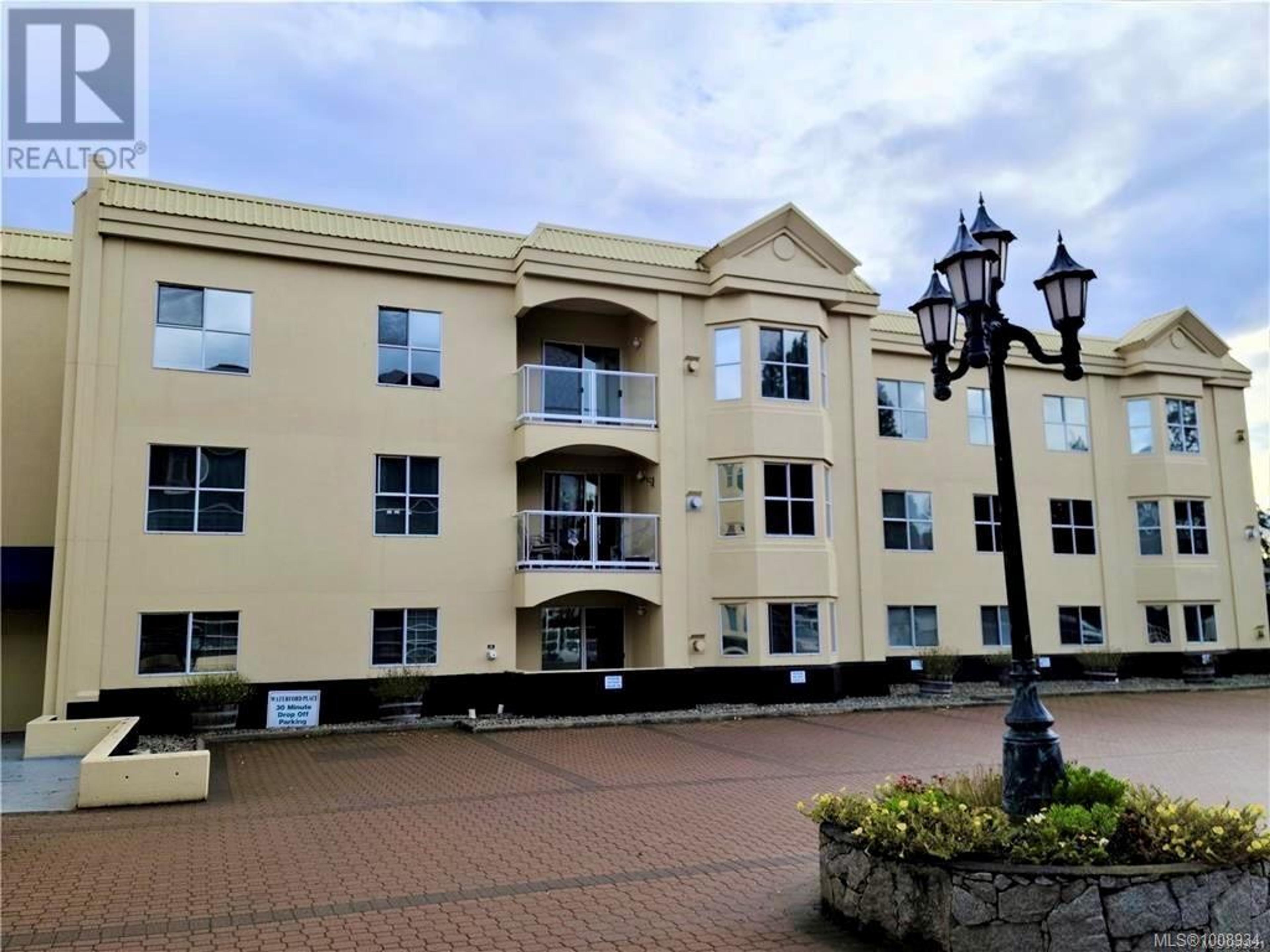 220 ISLAND Hwy W, Parksville - Exteriors - Full Complex View - Photo 7