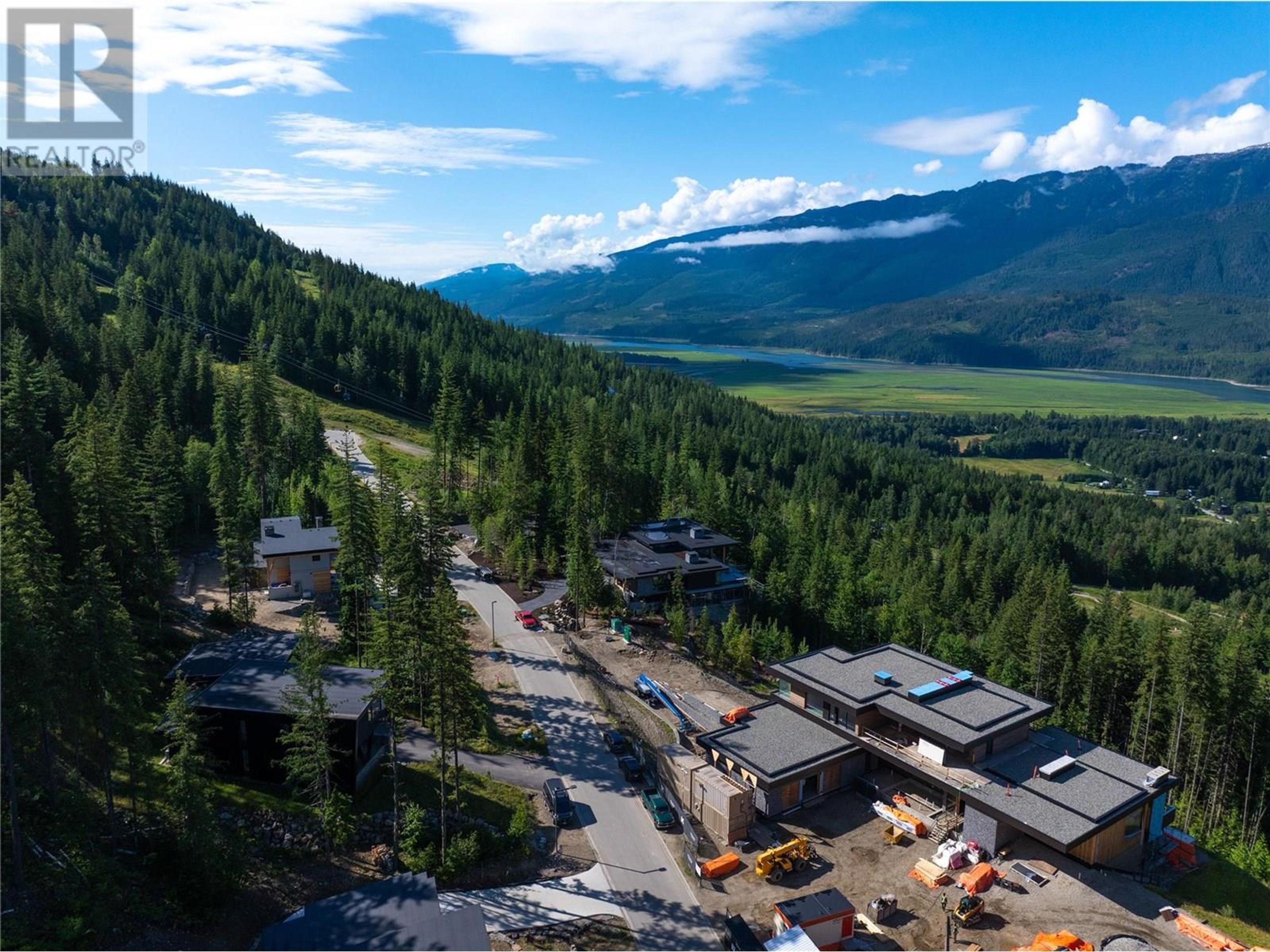 2465 Monashee Court, Revelstoke - Exteriors - Drone/Aerial View, Full Complex View - Photo 2