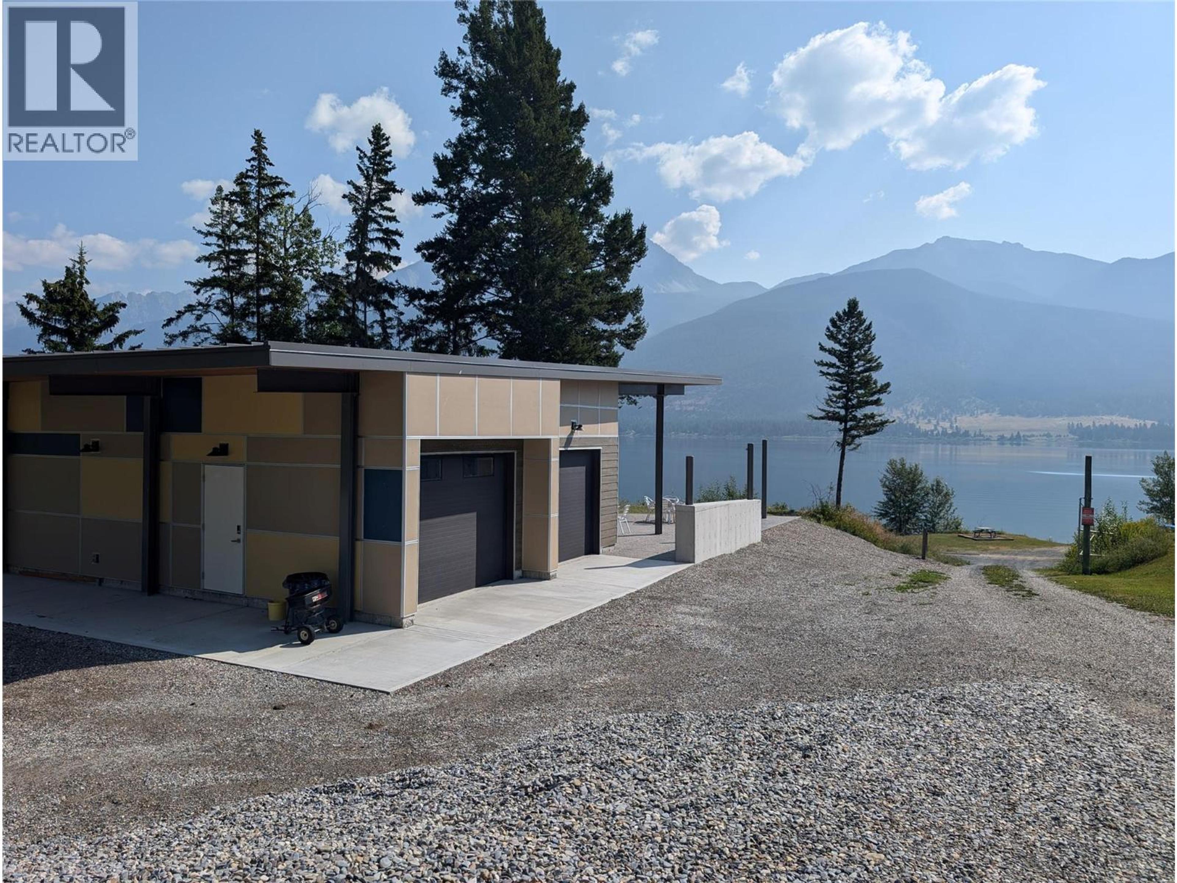 6200 COLUMBIA LAKE Road, Fairmont Hot Springs - Exteriors - Photo 1