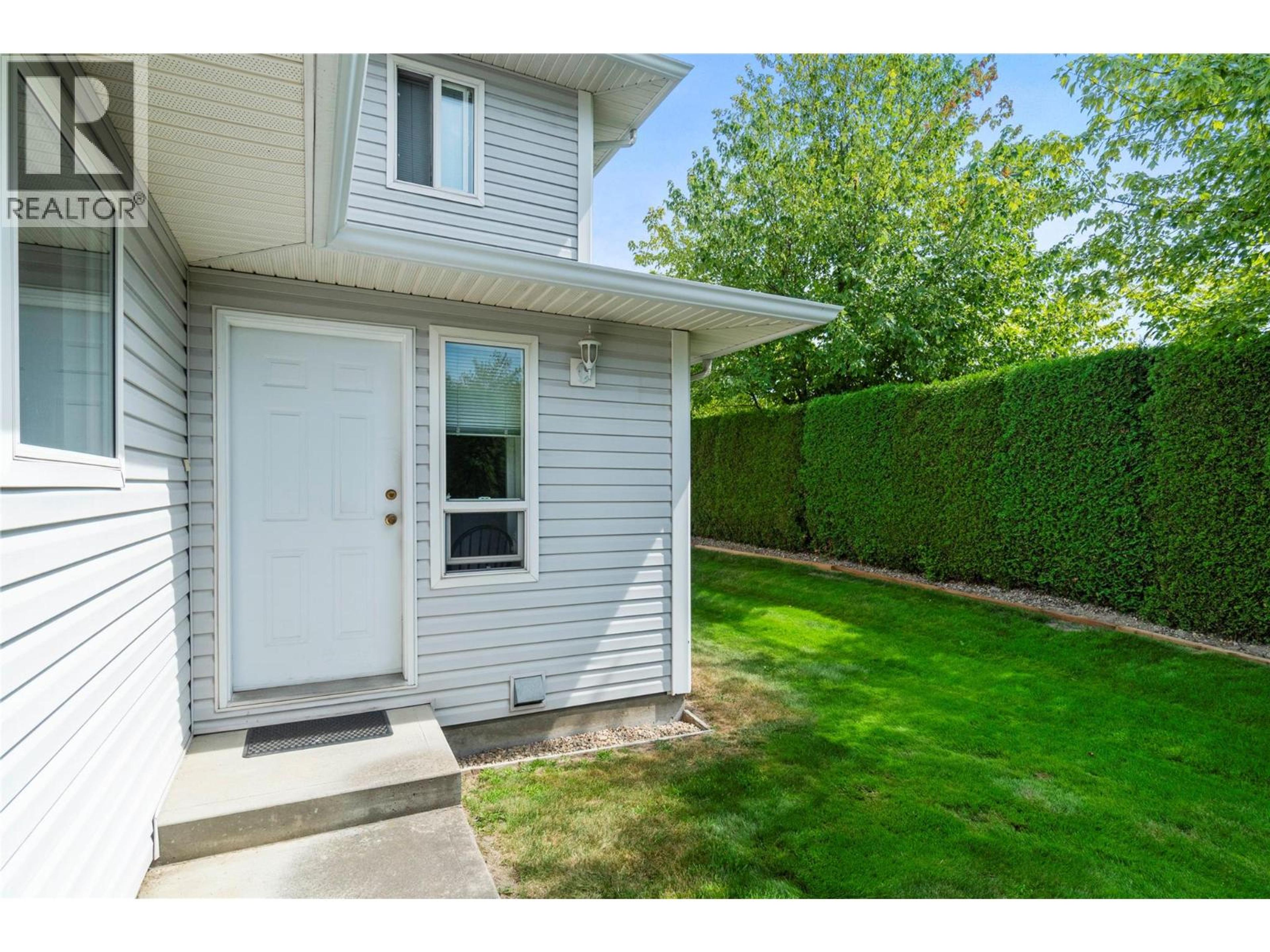 2951 11 Avenue NE, Salmon Arm - Exteriors - Photo 2