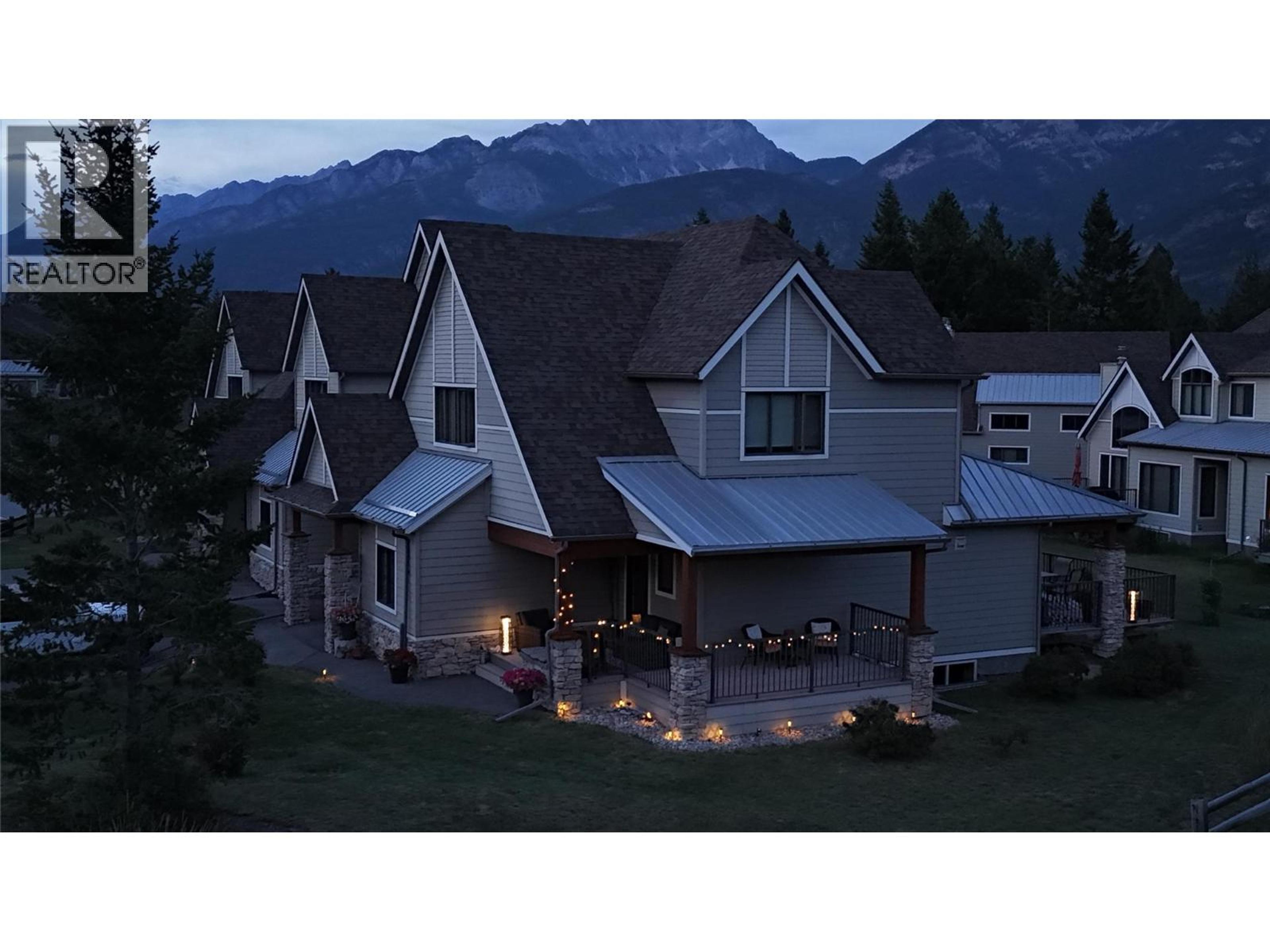 6800 COLUMBIA LAKE Road, Fairmont Hot Springs - Exteriors - Full Complex View - Photo 4