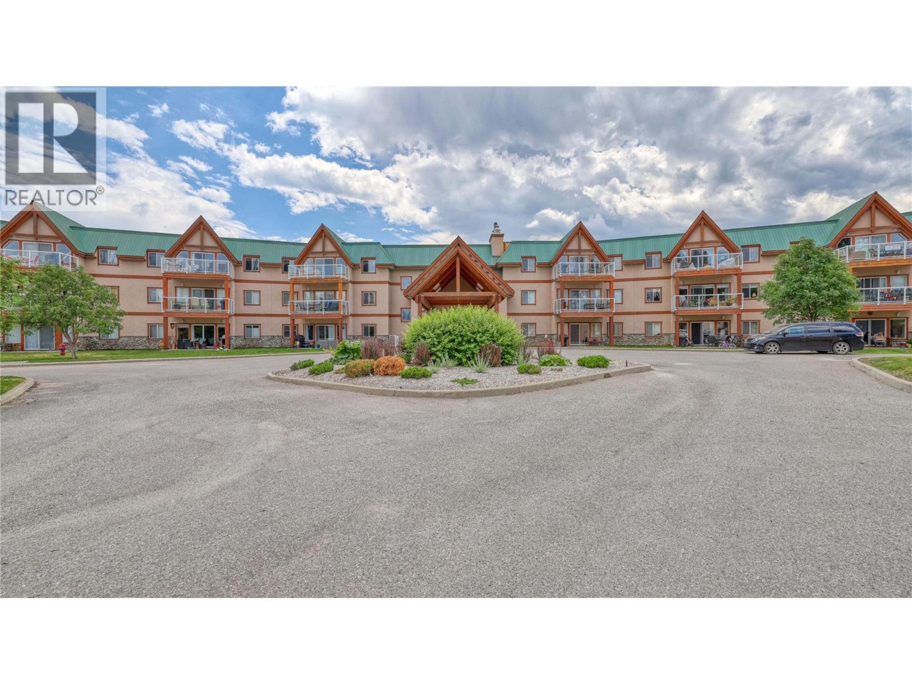 701 14A Crescent, Invermere - Exteriors - Full Complex View - Photo 1