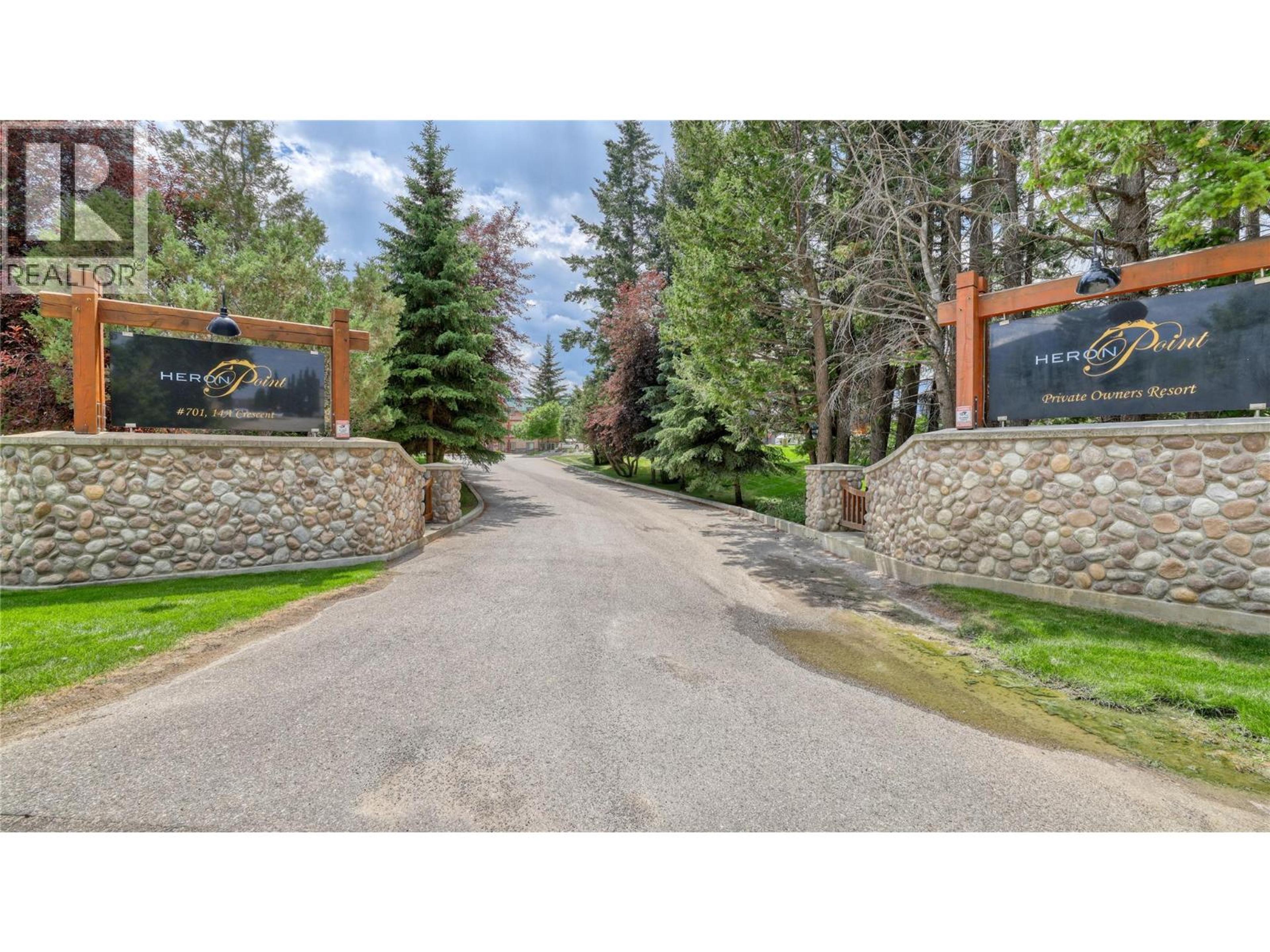 701 14A Crescent, Invermere - Exteriors - Photo 2