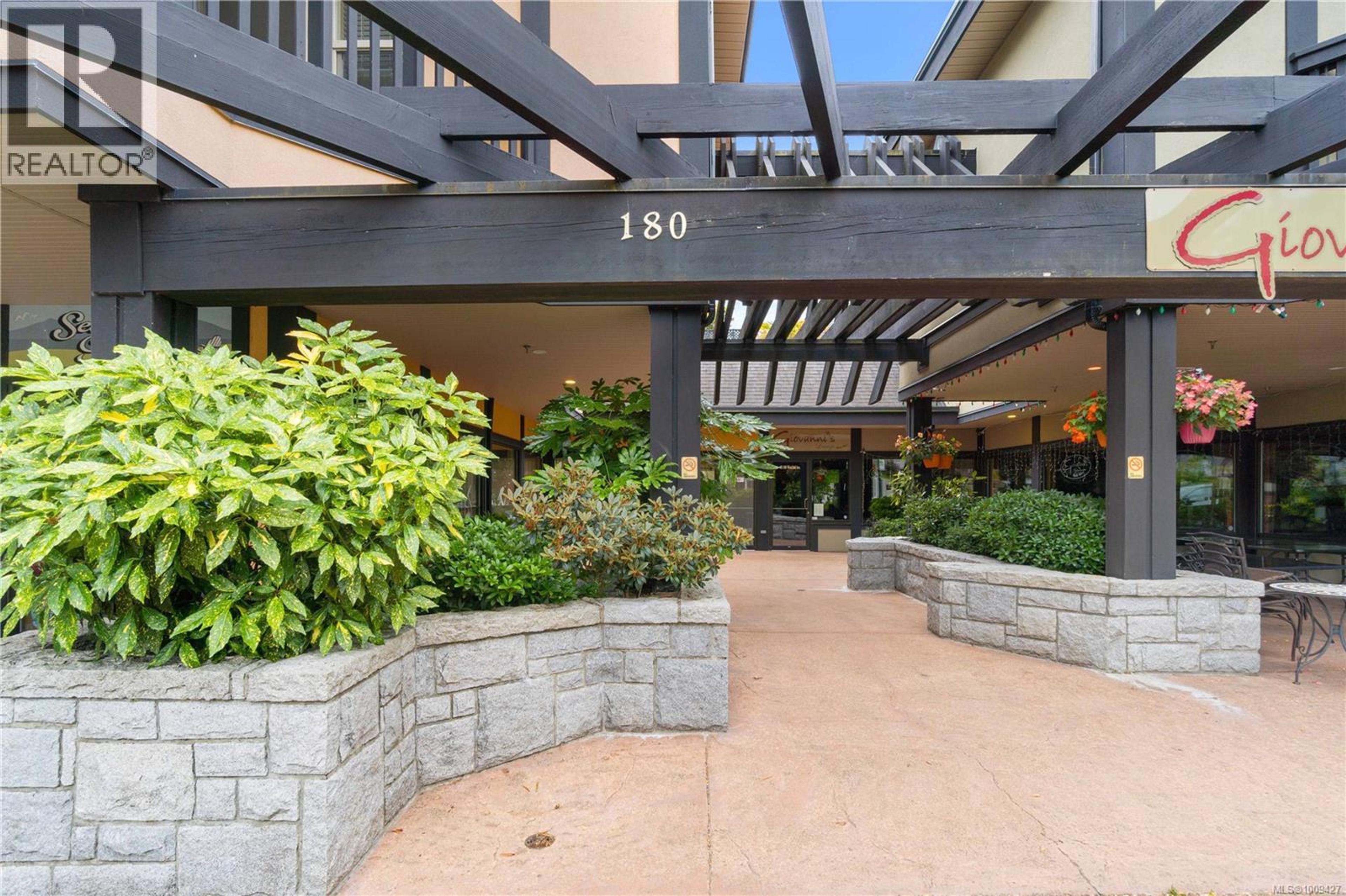 180 Second Ave, Qualicum Beach - Exteriors - Photo 1