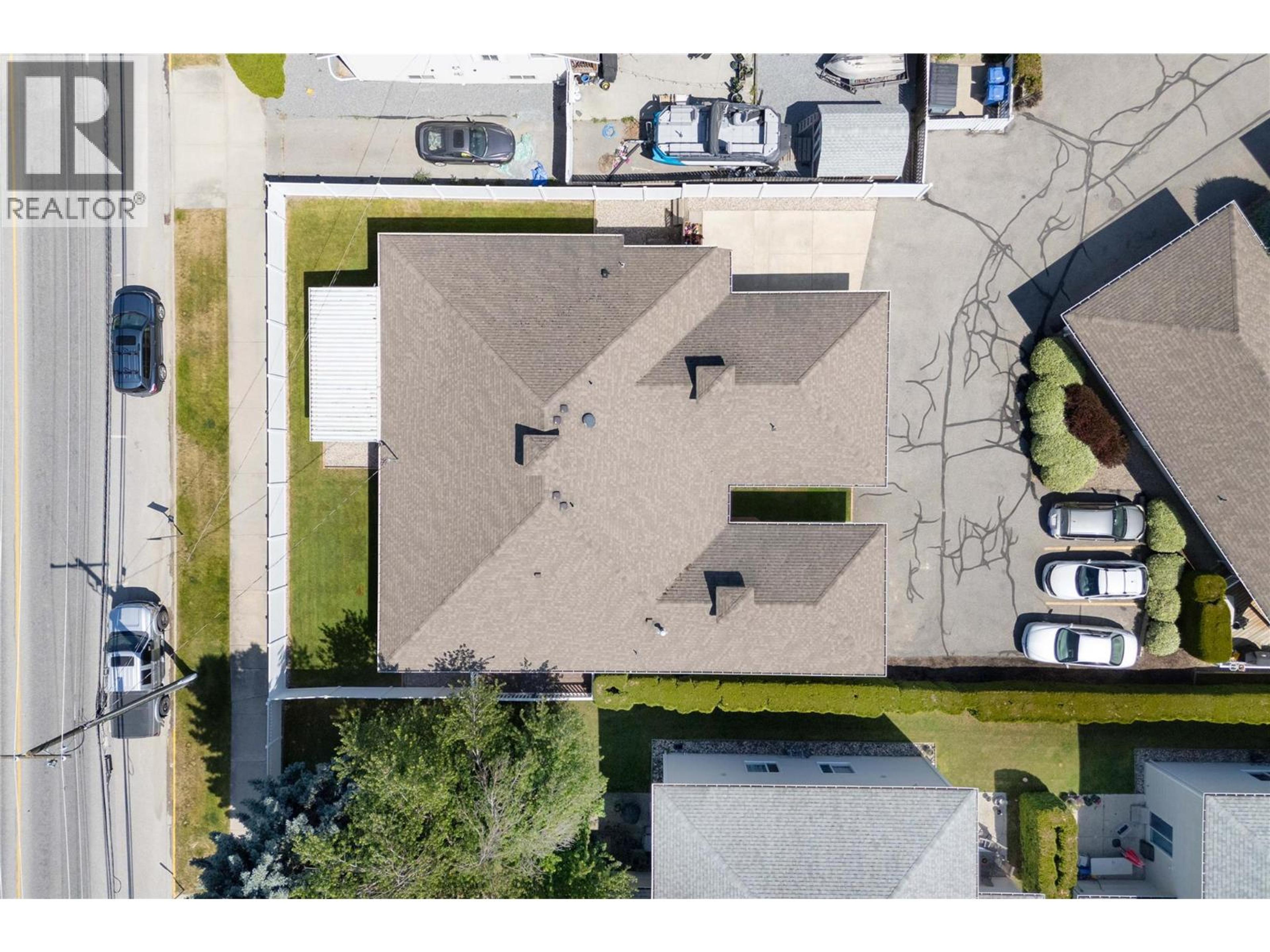 900 5 Avenue SW, Salmon Arm - Exteriors - Drone/Aerial View - Photo 4
