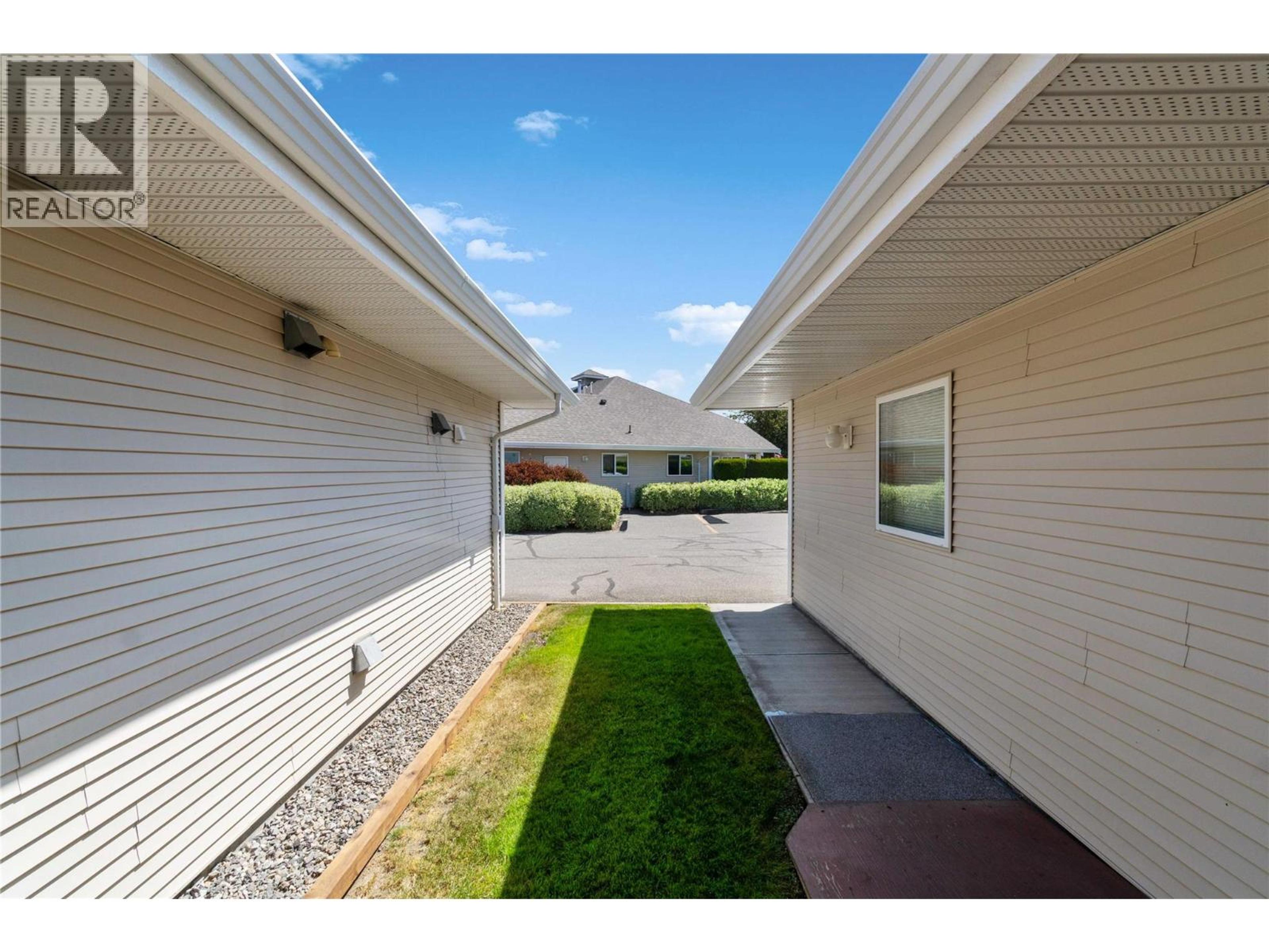 900 5 Avenue SW, Salmon Arm - Exteriors - Photo 6