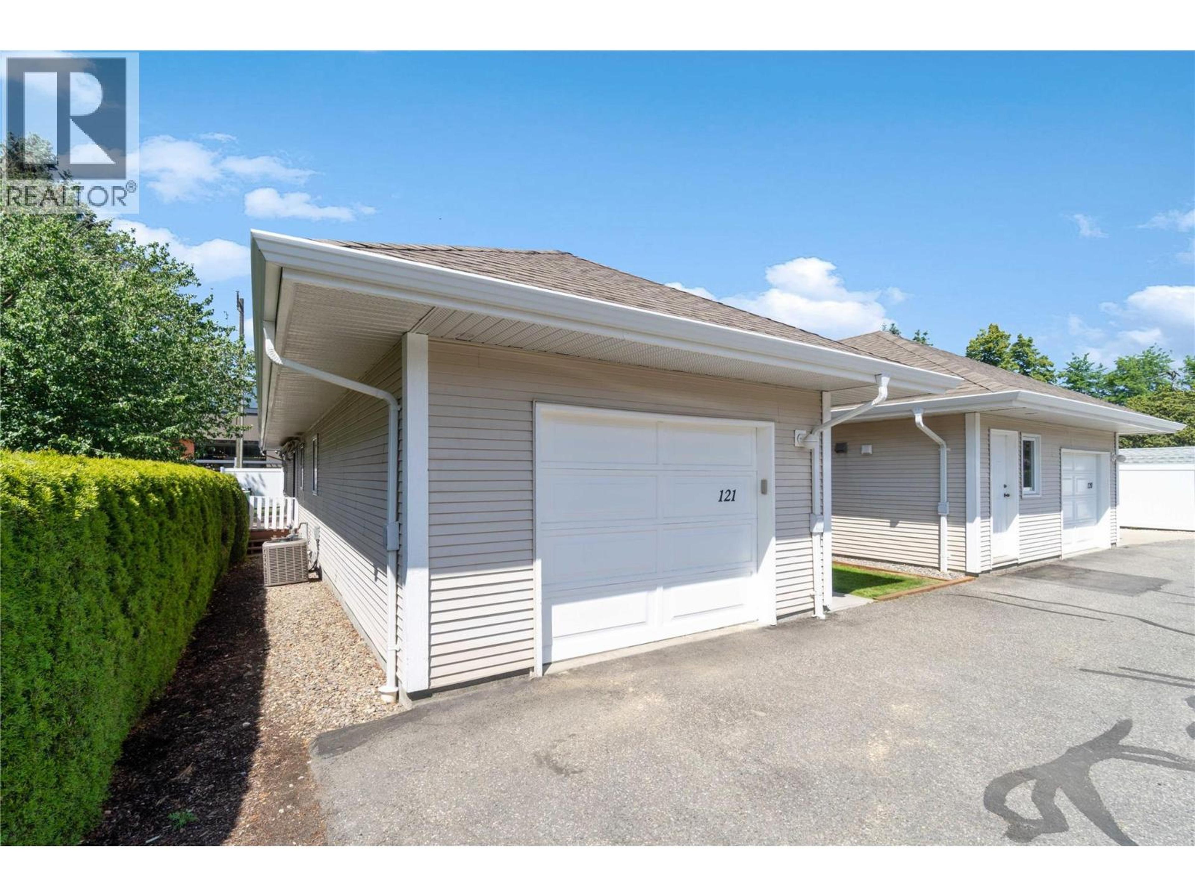 900 5 Avenue SW, Salmon Arm - Exteriors - Full Complex View - Photo 9