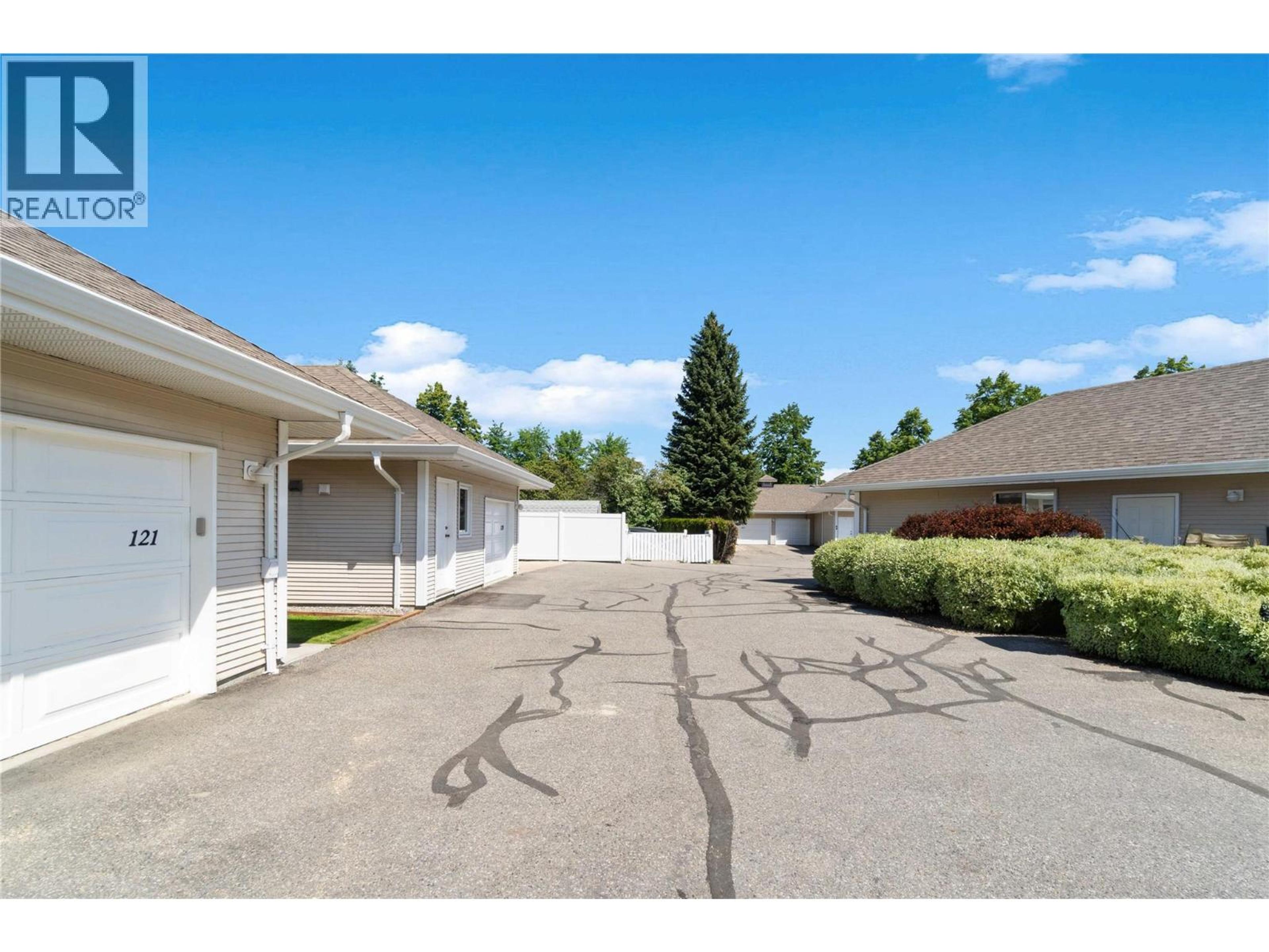 900 5 Avenue SW, Salmon Arm - Exteriors - Full Complex View - Photo 10